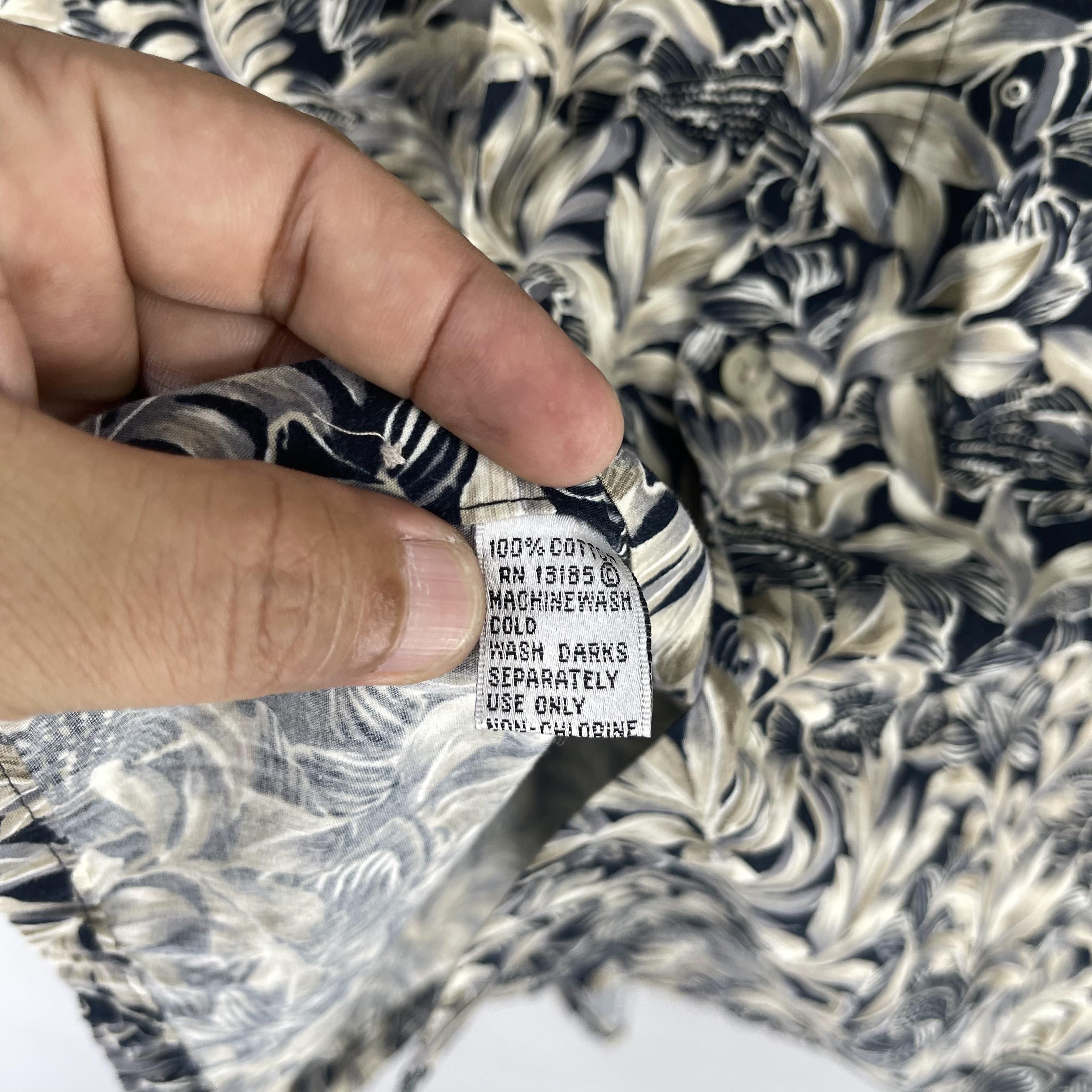 Vintage Vintage PIERRE CARDIN Hawaii Floral Motive Button Up Shirt Size US M / EU 48-50 / 2 - 6 Thumbnail