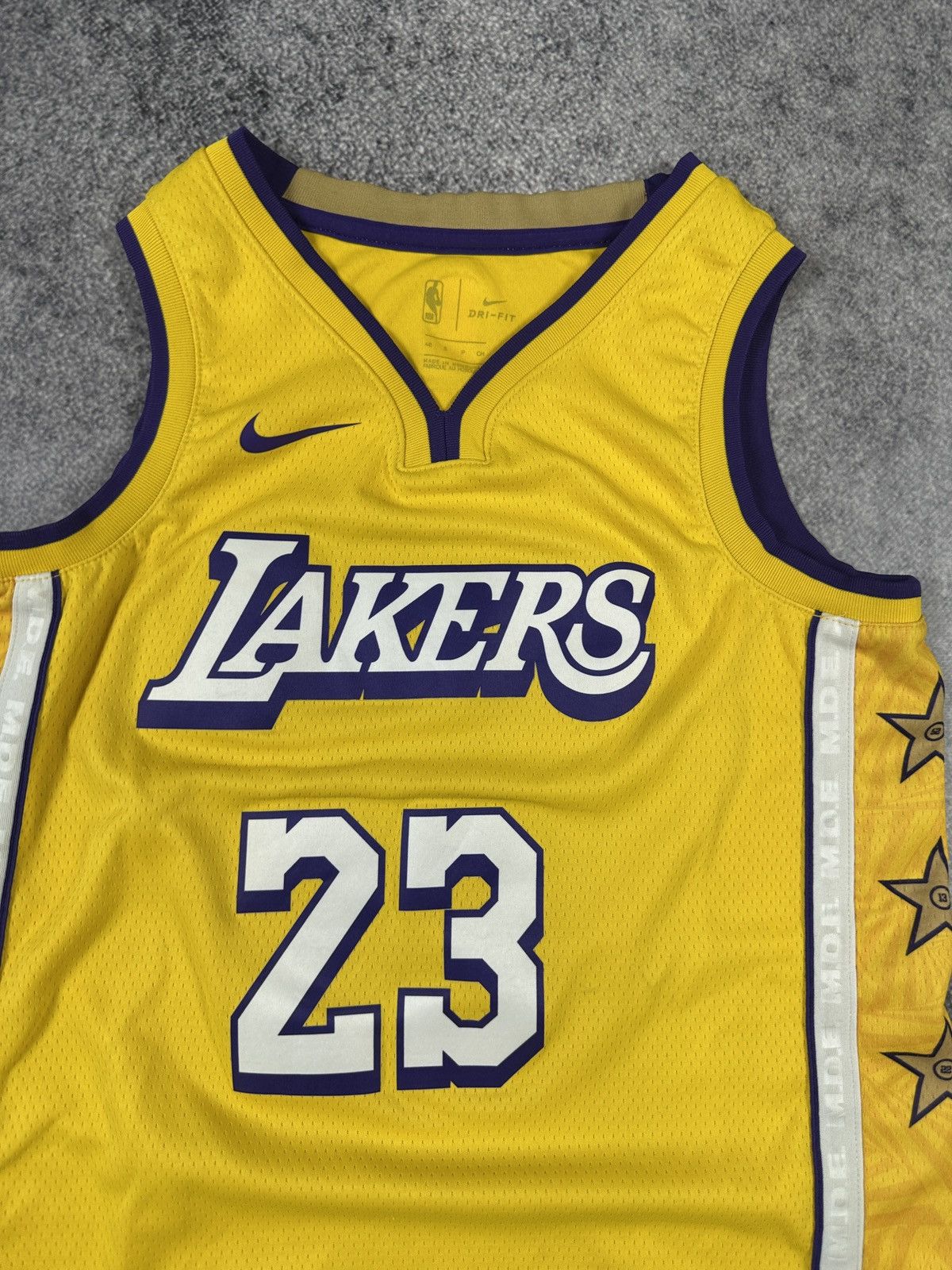 NBA Nike 23 James Lakers Logo Jersey Streetwear Rare USA NBA S Size US S / EU 44-46 / 1 - 2 Thumbnail