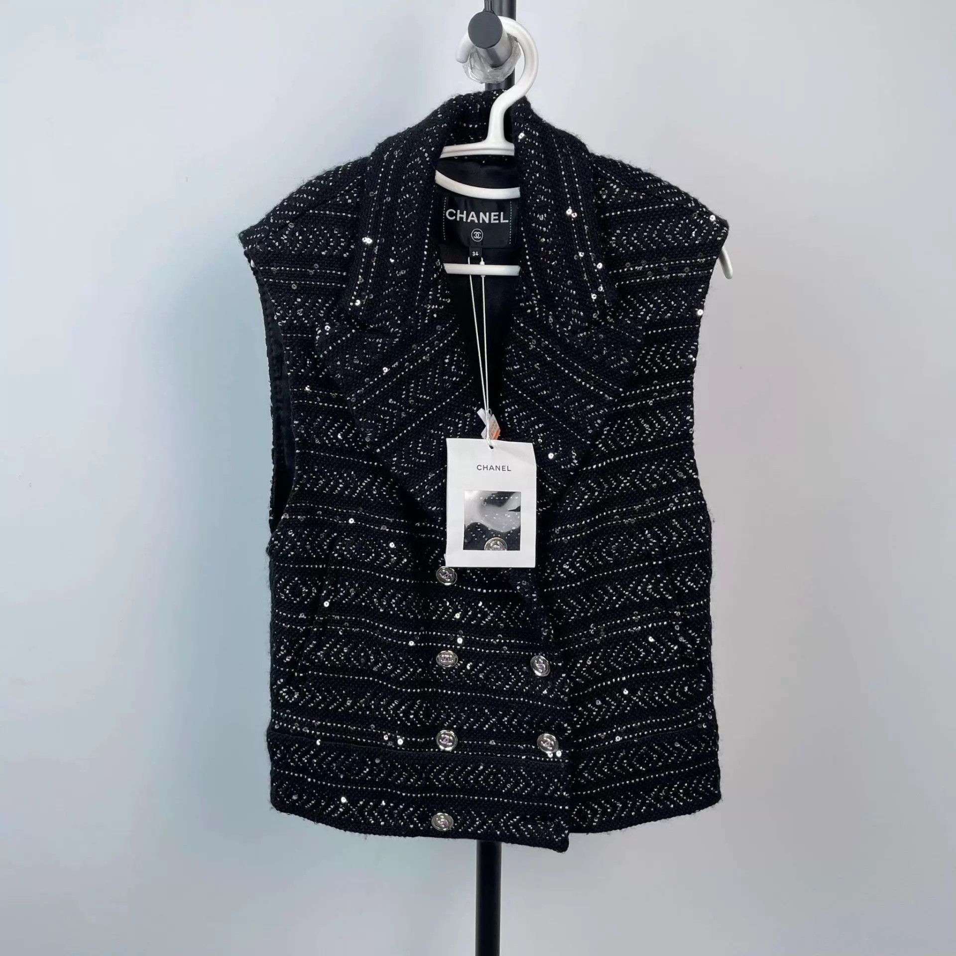 Chanel Chanel Sequin Tweed Vest 23A 34 Black/White/Silver Size XS / US 0-2 / IT 36-38 - 1 Thumbnail