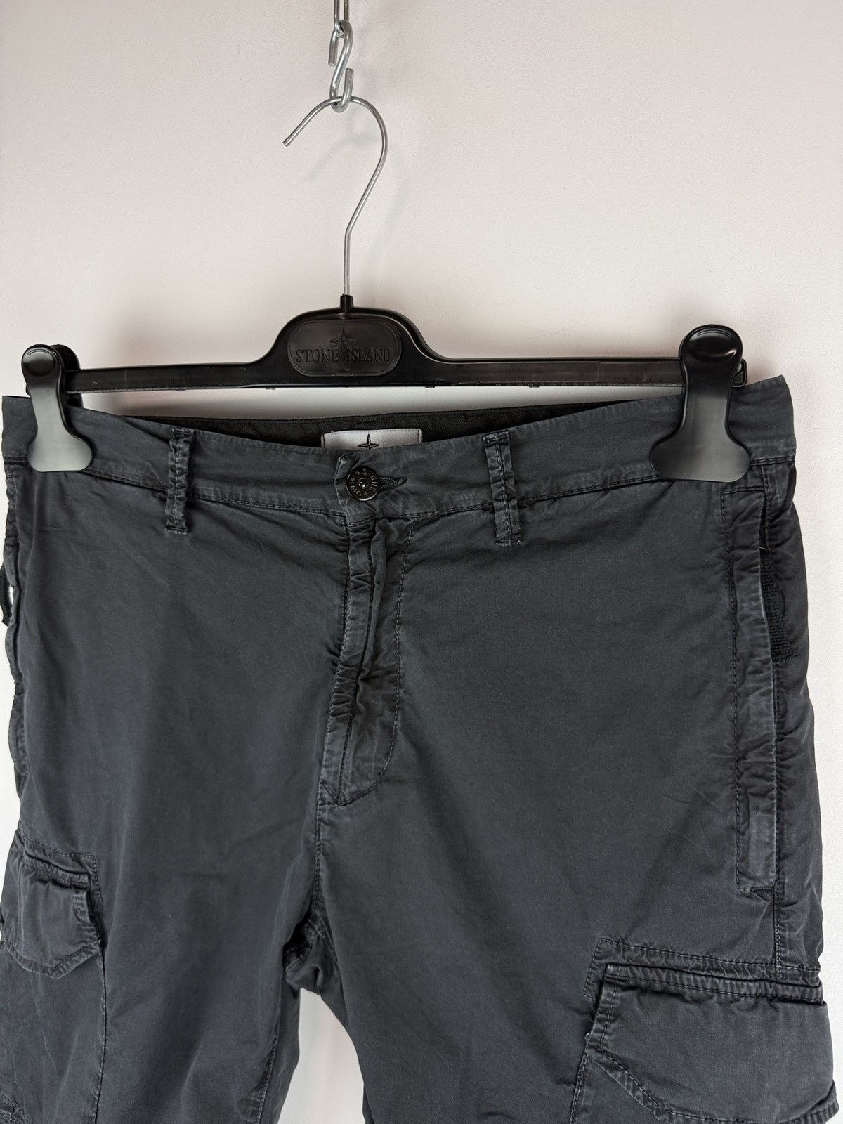 Stone Island Black Stone Island cargo shorts Size US 29 - 2 Thumbnail