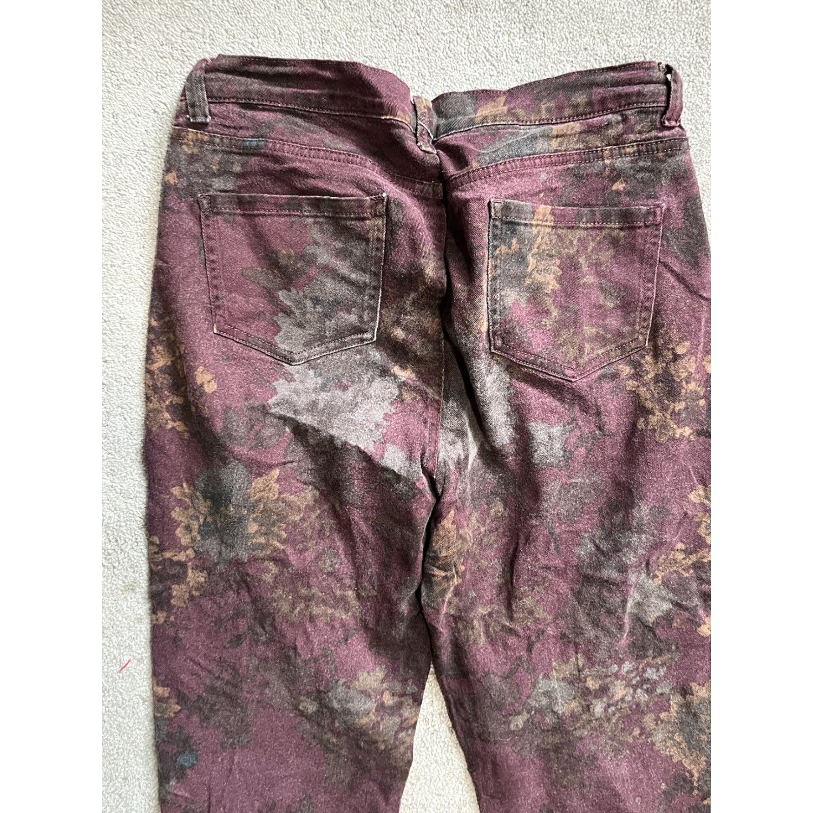 Gloria Vanderbilt Gloria Vanderbilt Amanda Jeans Womens 12 Burgundy Floral High Rise Straight Denim Cotton Blend City Classic Modern Pockets 12 Womens Jeans (Size) Red Size 34" / US 12 / IT 48 - 2 Thumbnail