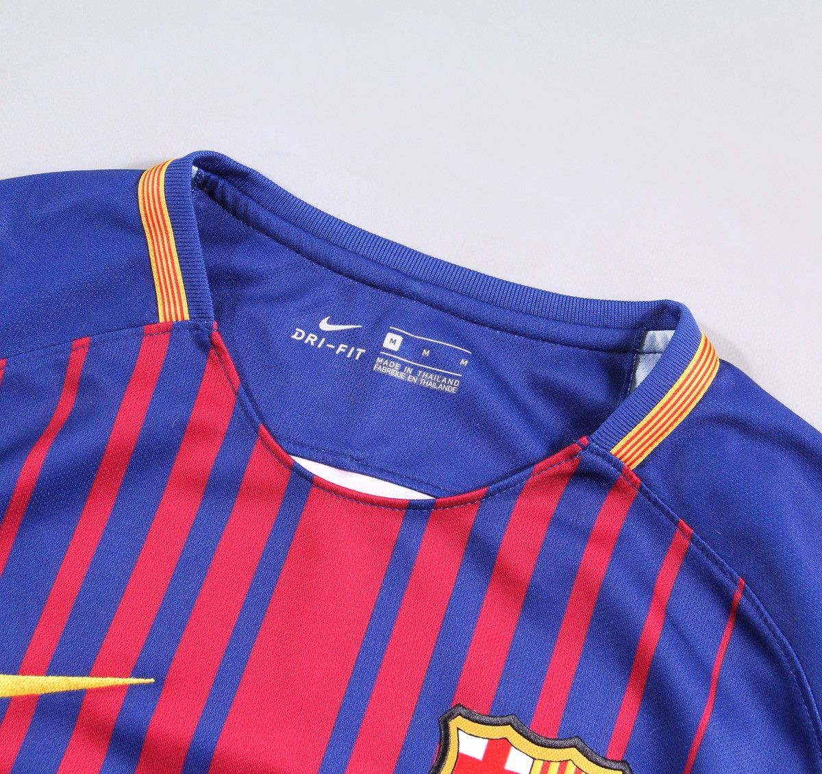Nike MESSI Nike Barcelona Vintage Soccer Football Jersey Shirt M Size US M / EU 48-50 / 2 - 4 Thumbnail
