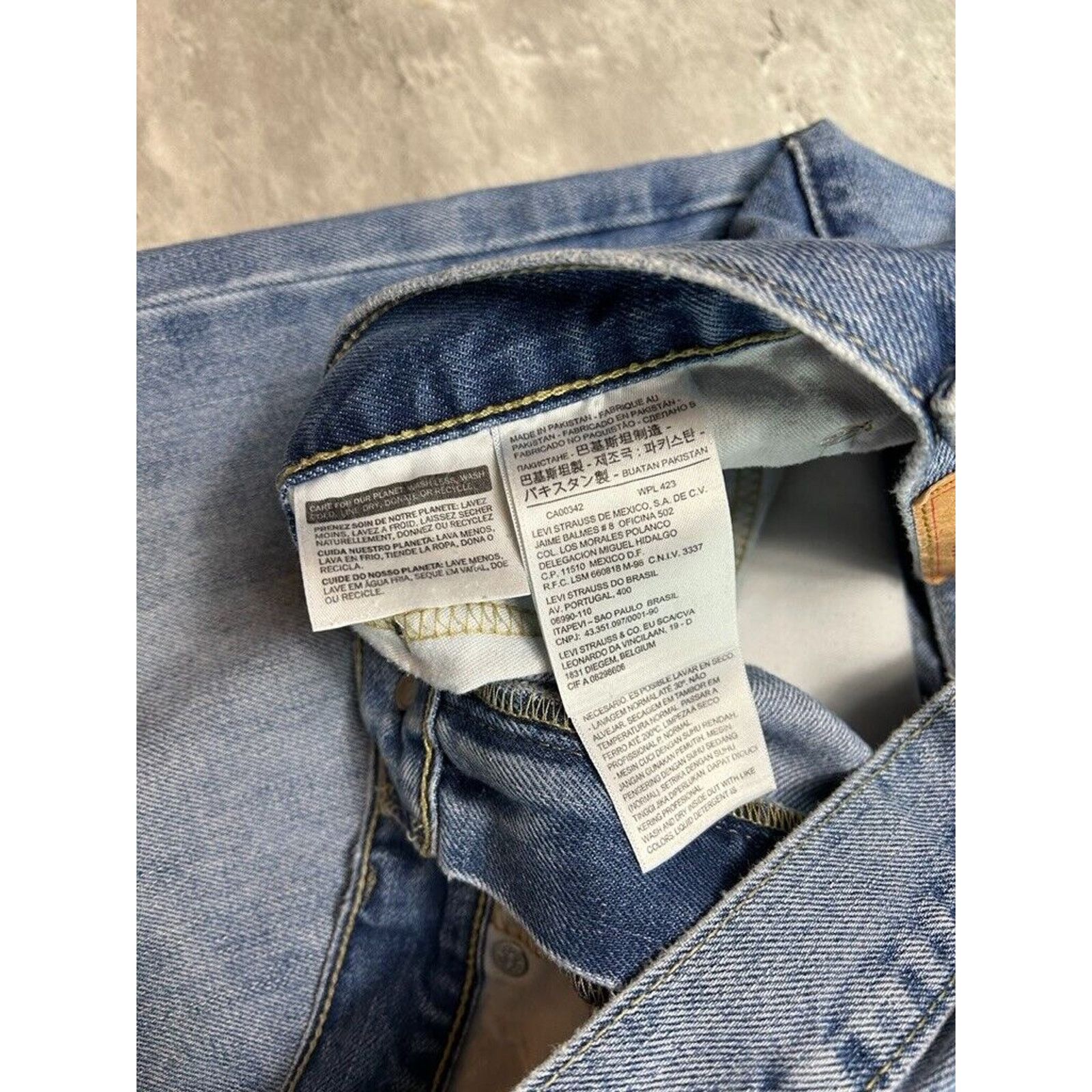 Levi's Vintage Levis 505 Medium Wash Denim Pants Size 35 Blue Size US 35 - 3 Thumbnail