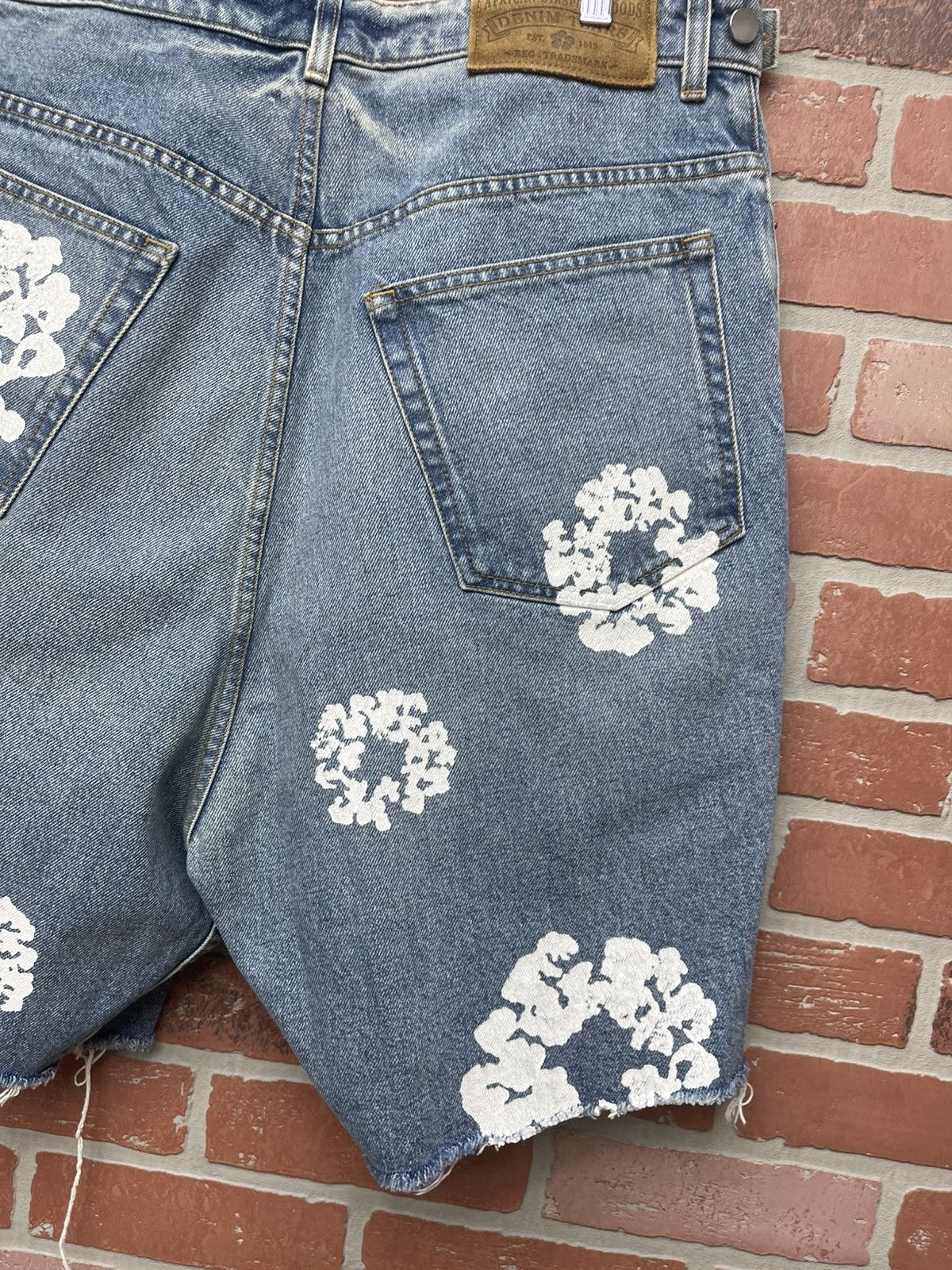 DENIM TEARS Size L - Denim Tear Cotton Wreath Blue Denim Shorts Size US 34 / EU 50 - 7 Thumbnail