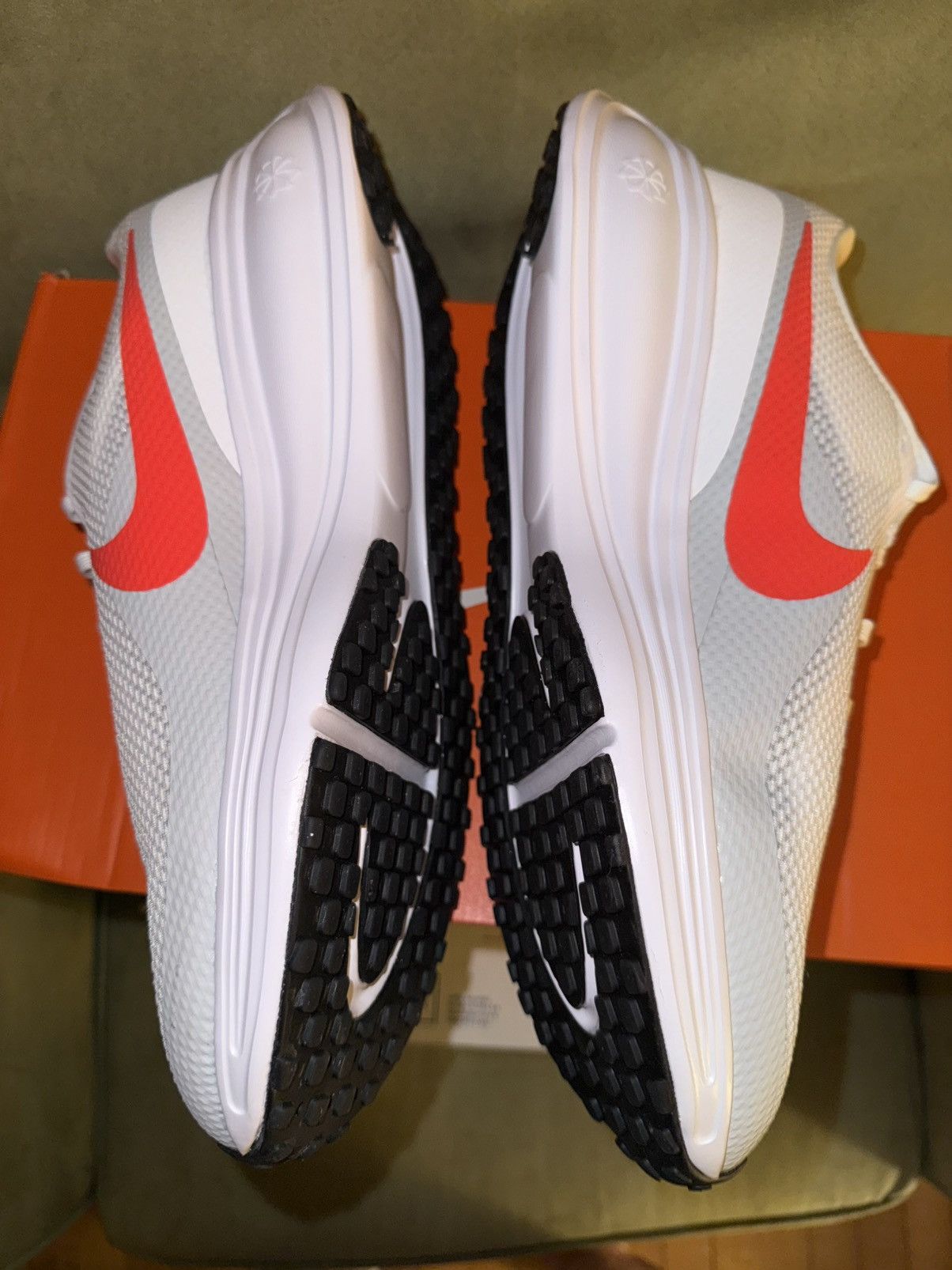Nike Nike Revolution 8 Wide sz14 New in OG Box! White/Crimson Red Size US 14 / EU 47 - 12 Thumbnail