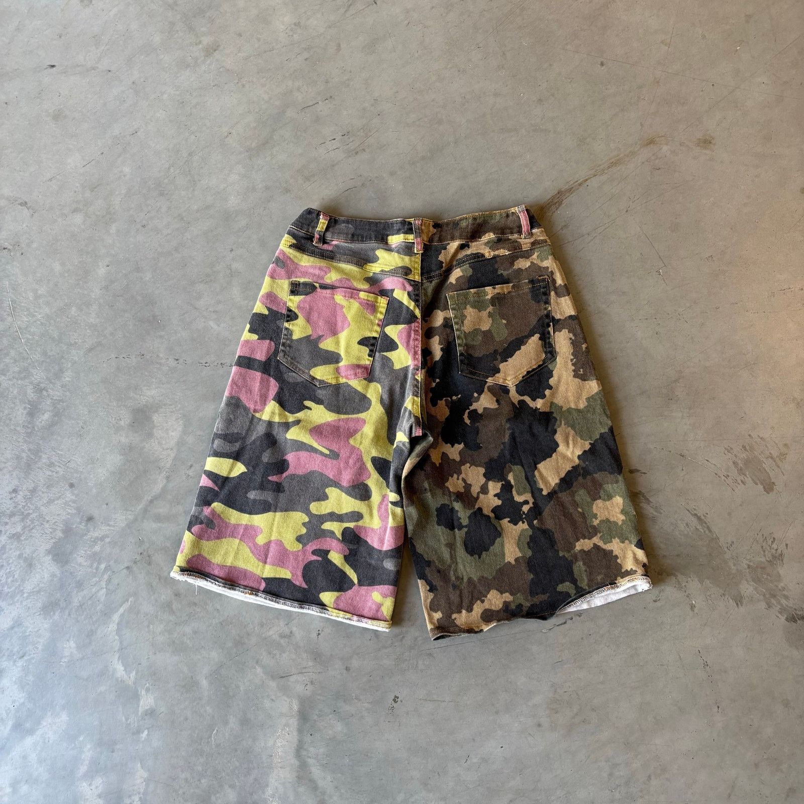 Vintage vintage camo two tone double knee jean shorts Size US 26 / EU 42 - 5 Thumbnail