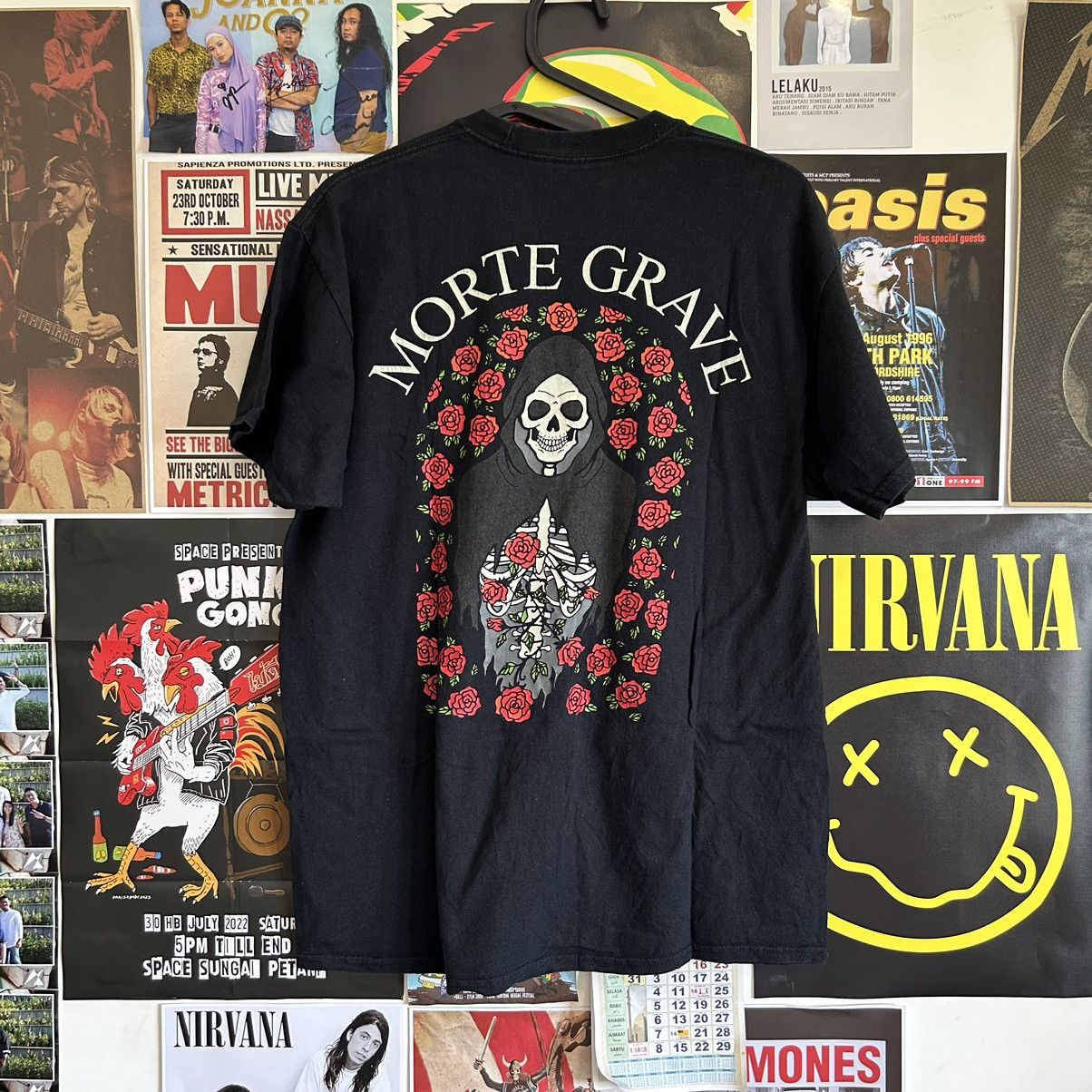 Vintage Vintage Morte Grave Skeleton with Rose T-Shirt Size US M / EU 48-50 / 2 - 1 Thumbnail