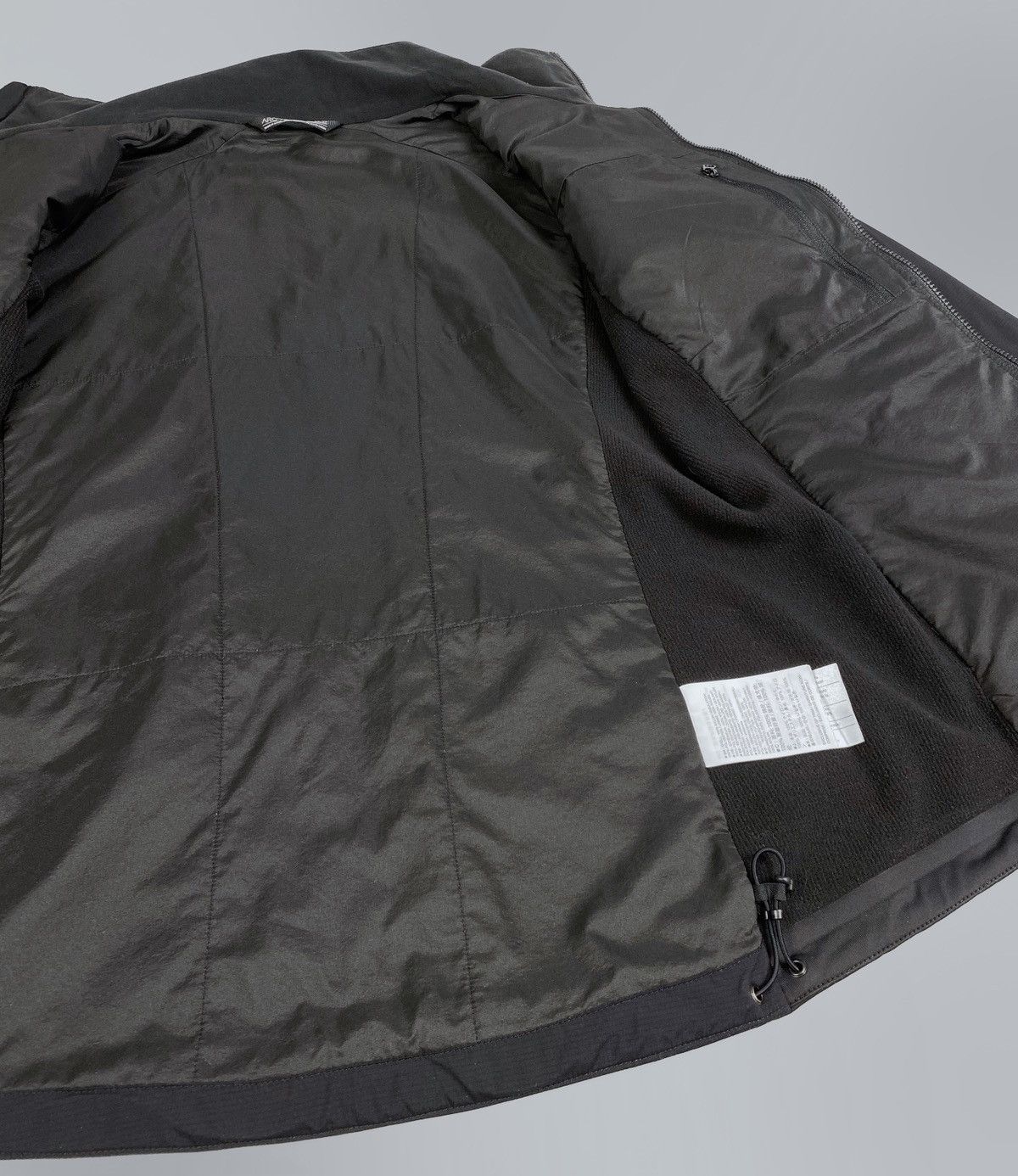 Arc'teryx Women's AW22 Arc'teryx Atom Jacket Black Insulated Size XS Size XS / US 0-2 / IT 36-38 - 14 Thumbnail