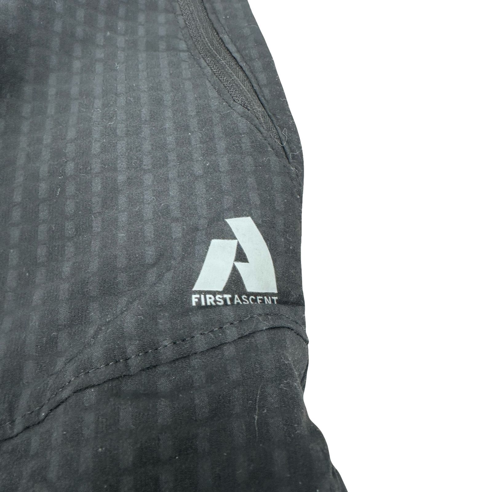 Eddie Bauer Eddie Bauer First Ascent Pants Men Medium Black Grid Pockets Size US 32 / EU 48 - 4 Thumbnail