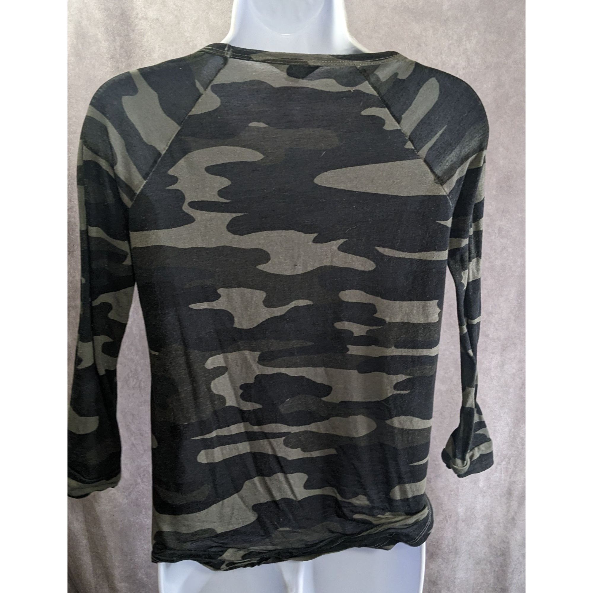Lucky Brand Lucky Brand Camo Camo Long Sleeve Top With Front Knot Size XS / US 0-2 / IT 36-38 - 2 Thumbnail