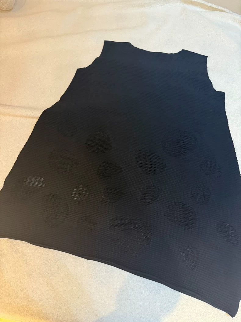Issey Miyake Issey Miyake Black cutout top Size M / US 6-8 / IT 42-44 - 1 Thumbnail