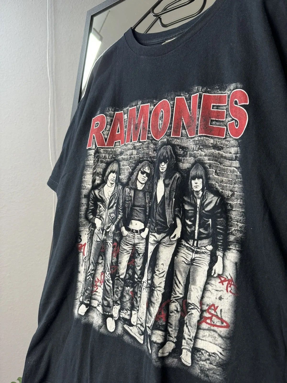 Band Tees × Vintage Vintage Ramones Anthology Punk Rock Band Tee Y2K ghotic Size US XL / EU 56 / 4 - 2 Thumbnail