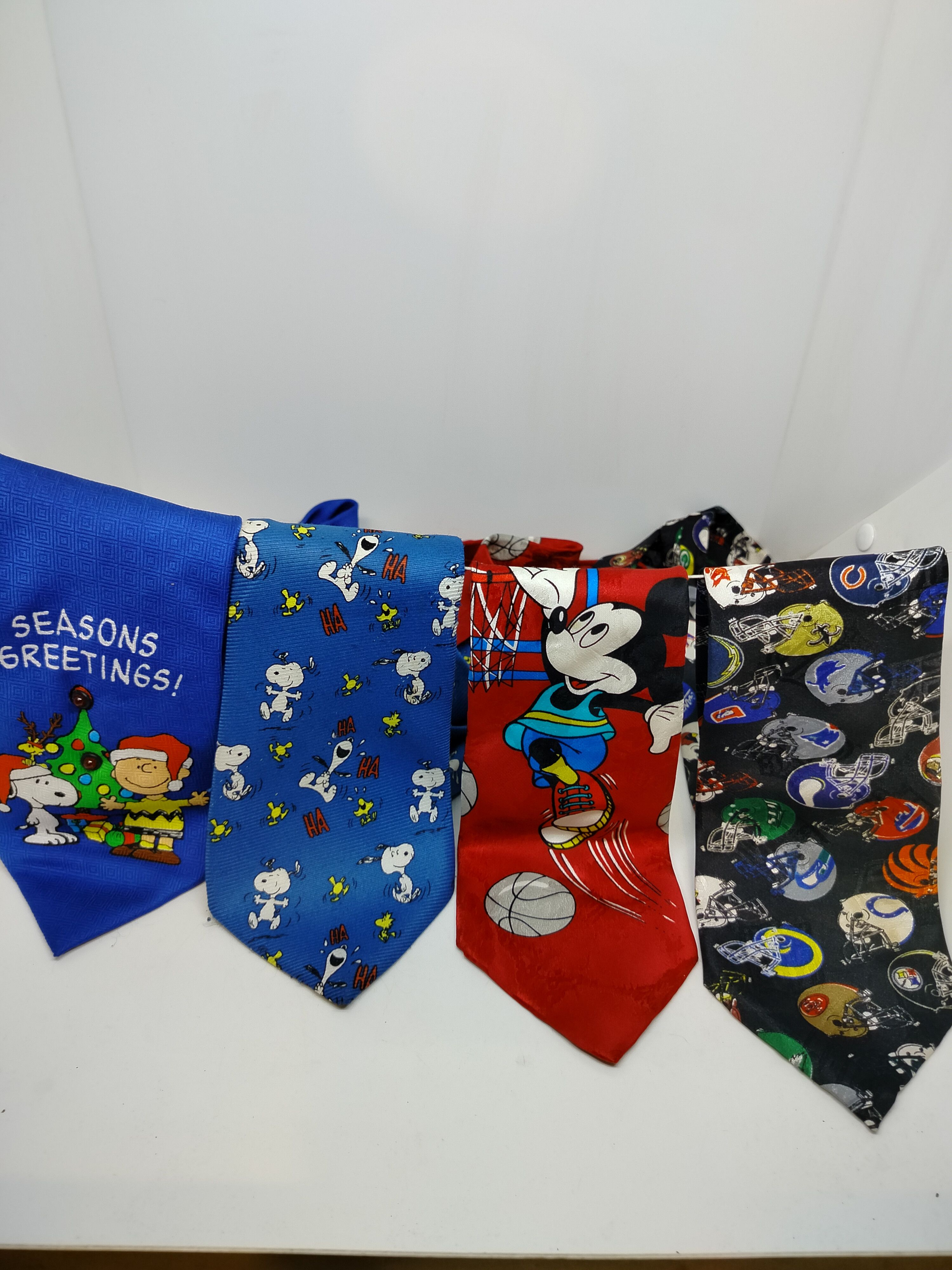 Disney Vintage Lot of 12 Men's Ties,tie, Disney,Peanut,snoopy,NFL Size ONE SIZE - 3 Thumbnail