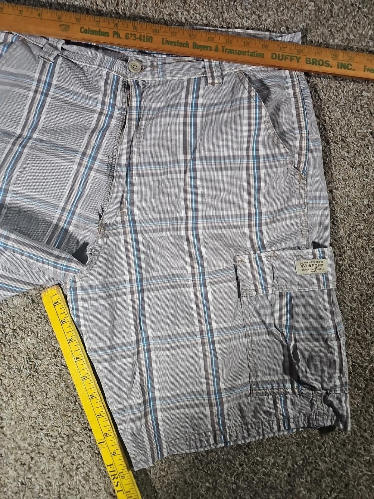 Wrangler Wrangler Sz 36 Gray Blue Windowpane Cargo Shorts Size US 36 / EU 52 - 1 Thumbnail