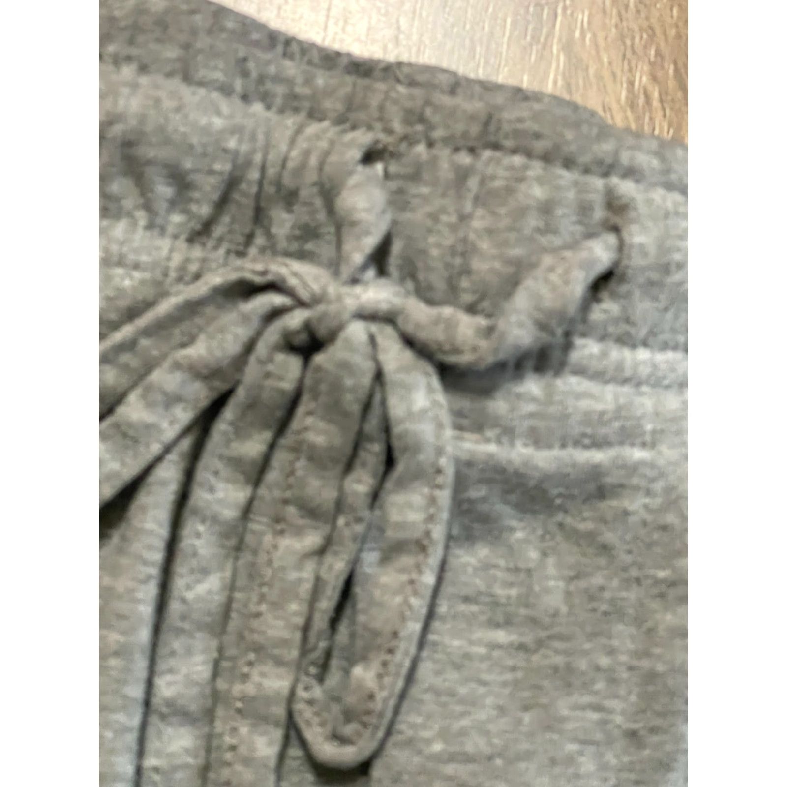Croft & Barrow Croft & Barrow Pants Women's XL Gray Sweatpants Capri Tie Waist Casual Straight Inseam 27in Front Flat Size 40" / US 18 - 4 Thumbnail
