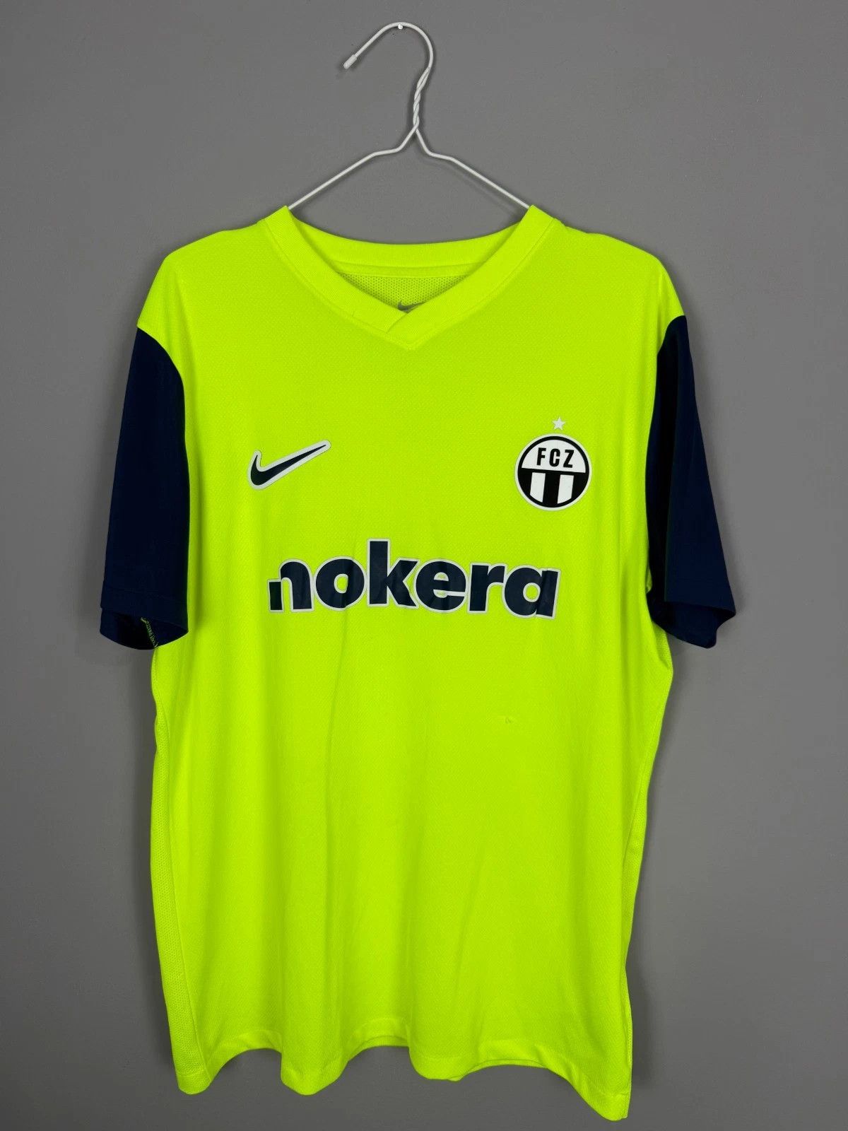 Nike Nike FC Zürich 2023/24 GK Third Jersey Neon Yellow Shirt Size US XL / EU 56 / 4 - 2 Thumbnail
