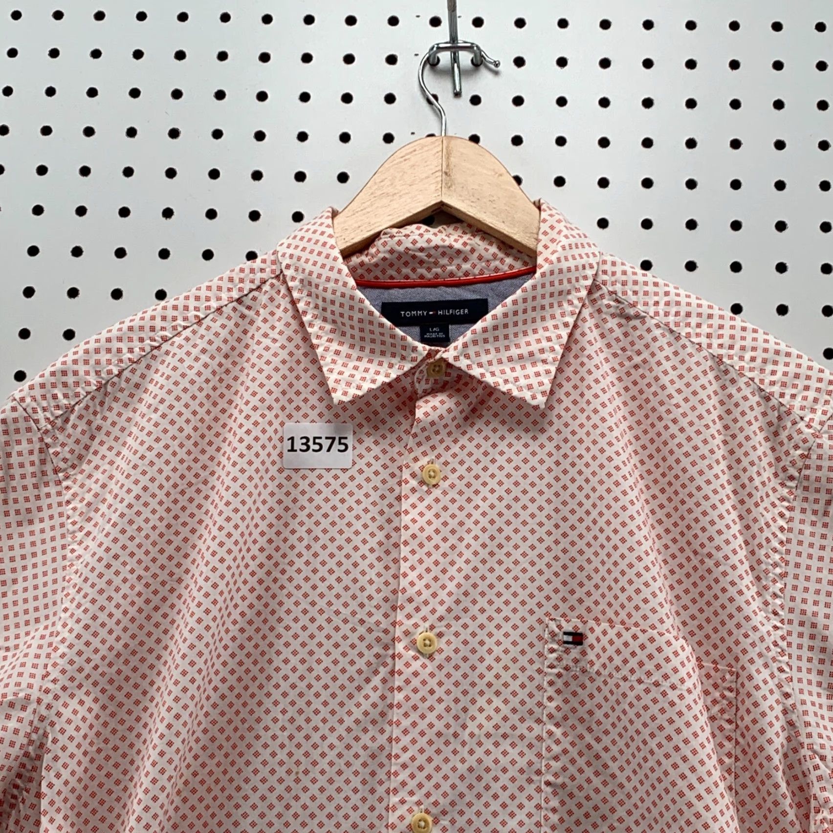 Tommy Hilfiger VINTAGE Tommy Hilfiger Men Short Sleeve Button-Down Shirt Red Diamond Large Clothing Size US L / EU 52-54 / 3 - 3 Thumbnail