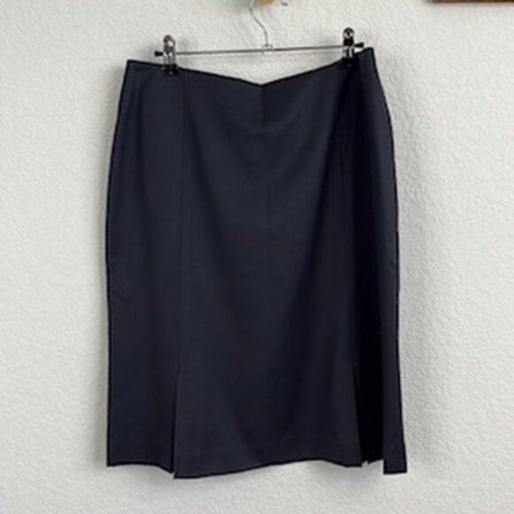 Aquascutum London Dual Slit Solid Pencil Skirt Straight