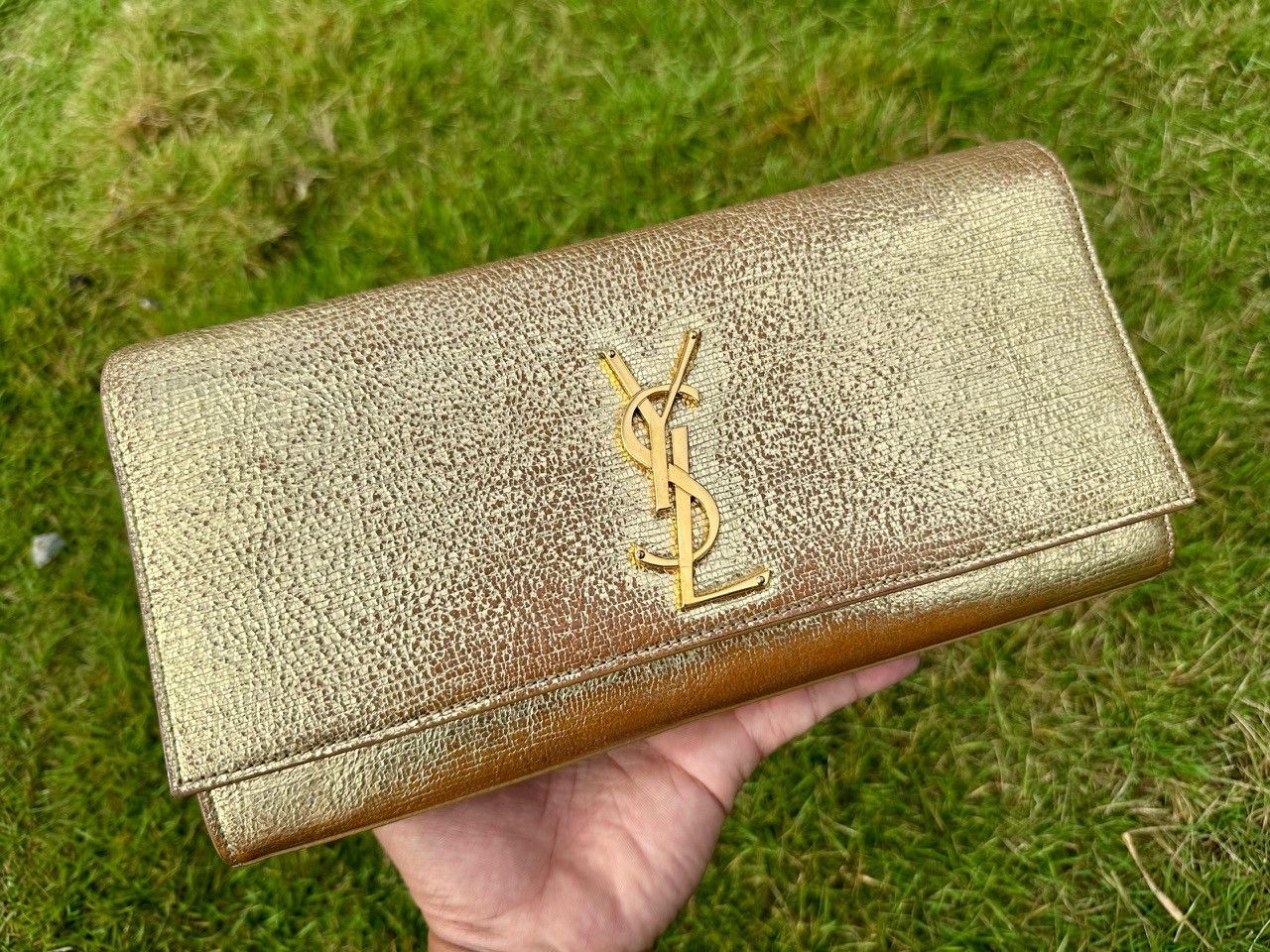 Yves Saint Laurent Authentic YSL Cassandre Metallic Gold Leather Clutch Size ONE SIZE - 1 Thumbnail