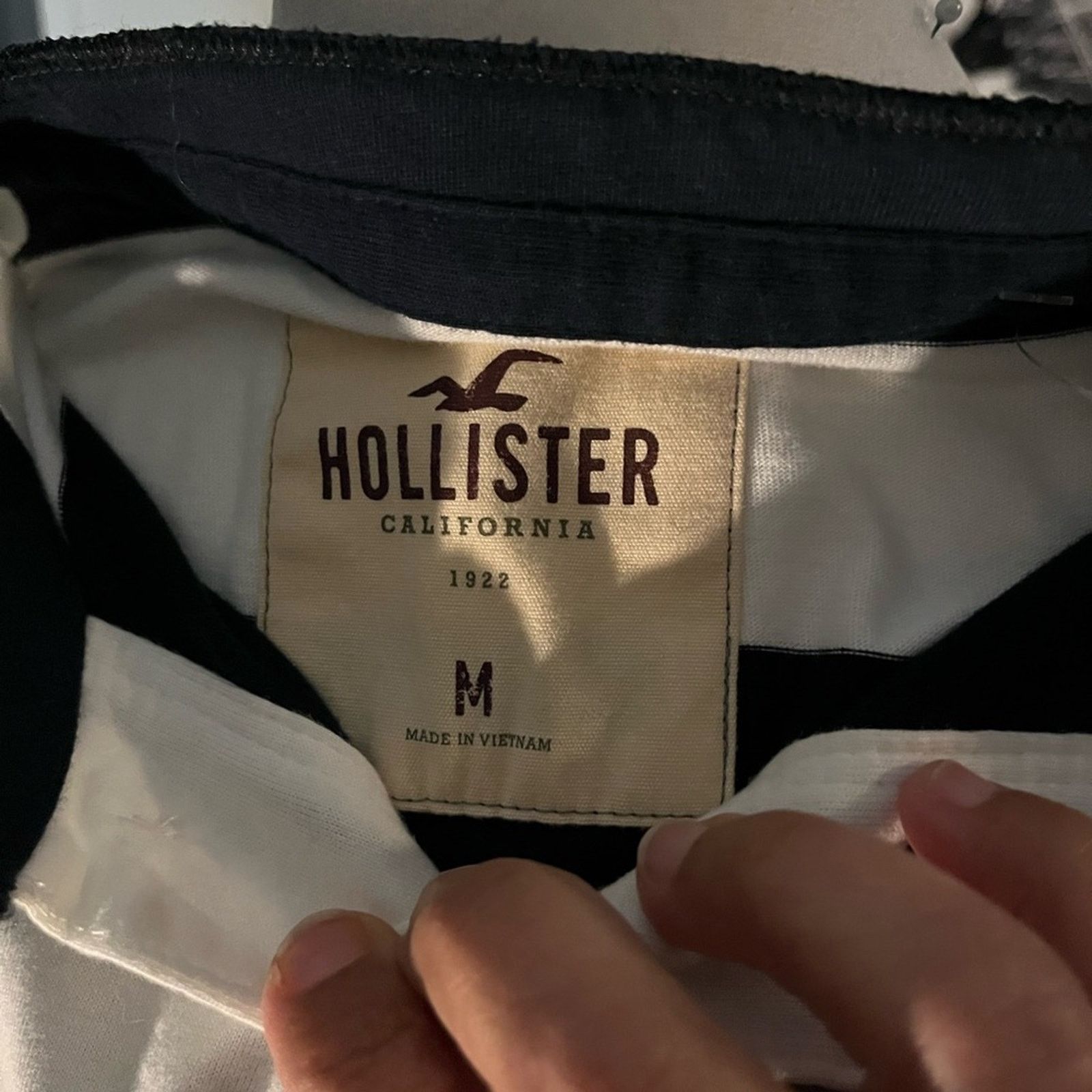Hollister NWT Hollister Top Size M Size US M / EU 48-50 / 2 - 3 Thumbnail