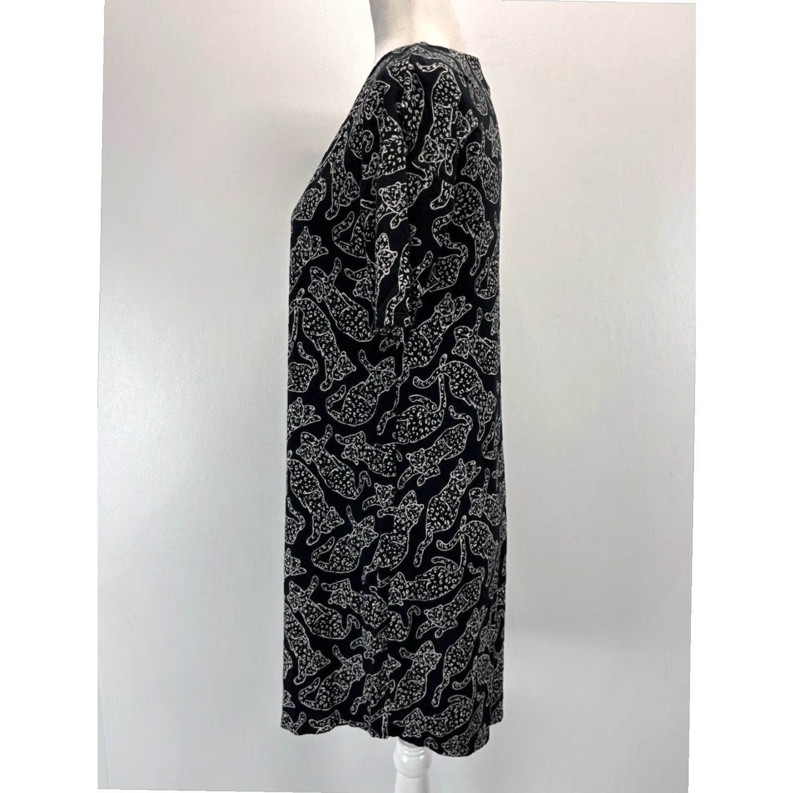 Vintage Soma Sleep Shirt Womens Small Black White Cheetah Print Short Sleeve Loose Fit Size S / US 4 / IT 40 - 2 Thumbnail