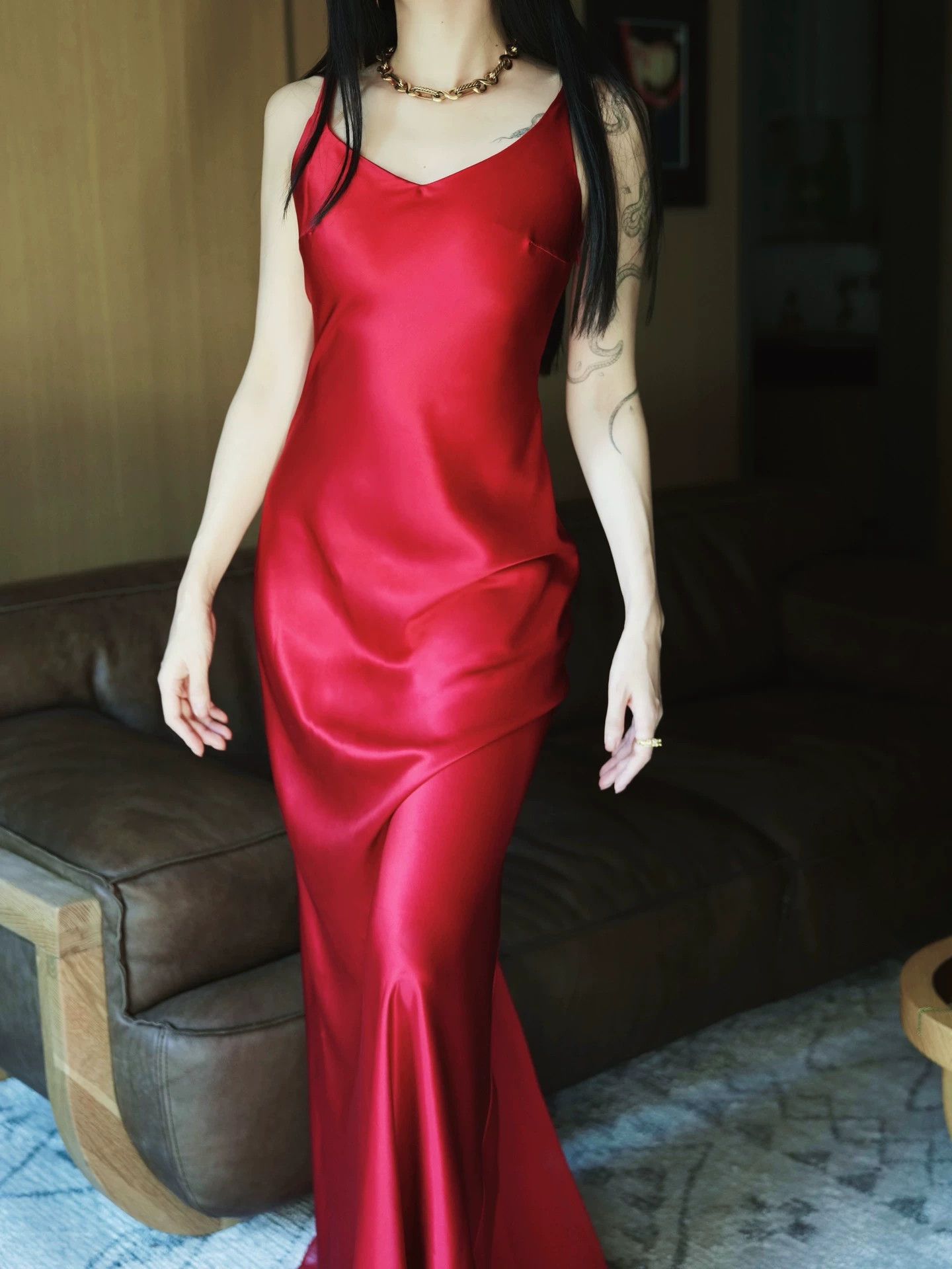 Vintage Vintage USA Red Embroidered Rose Satin Backless Long Dress Size L / US 10 / IT 46 - 6 Thumbnail