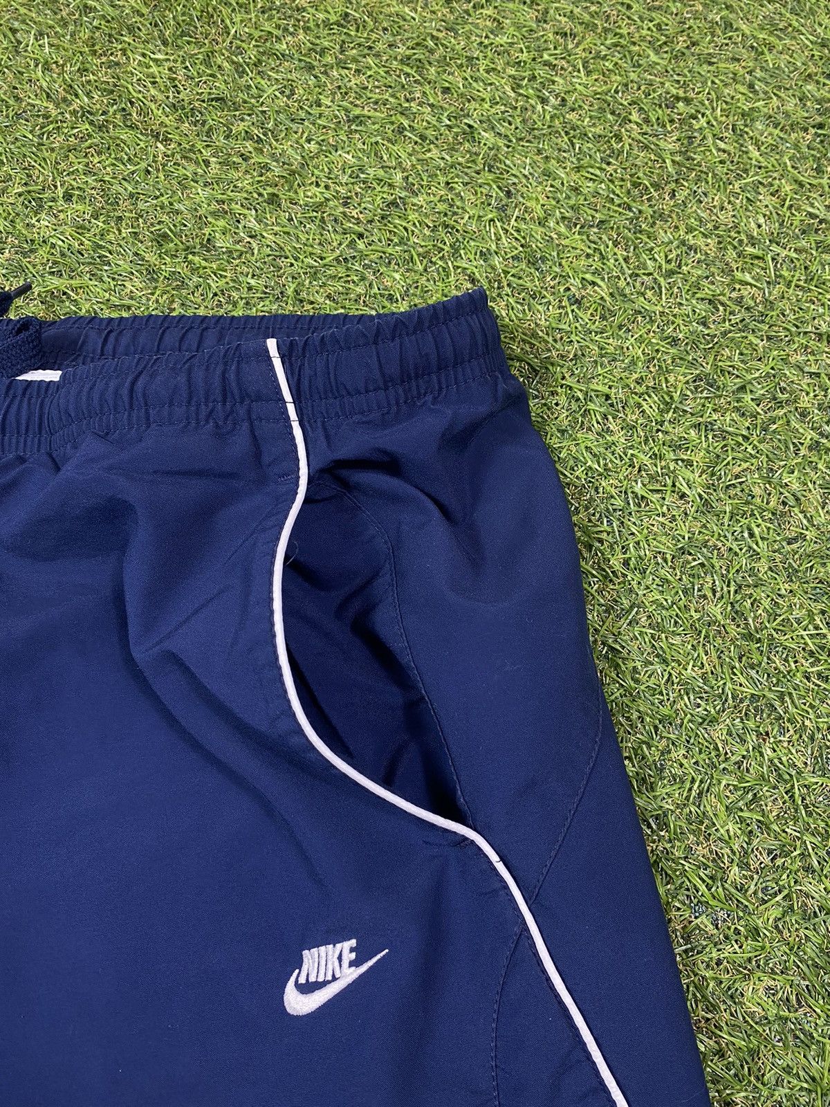 Nike Vintage Nike shorts streetwear swoosh casual y2k size M Size US 32 / EU 48 - 2 Thumbnail