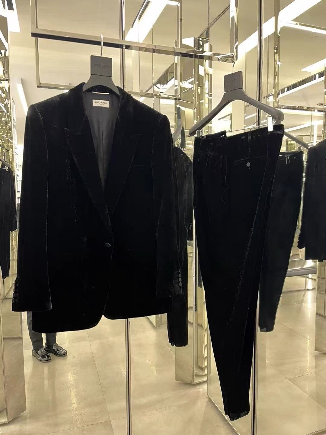 Saint Laurent Paris Saint Laurent 23 Autumn and Winter Shiny Velvet Suit K33 Size US M / EU 48-50 / 2 - 1 Thumbnail