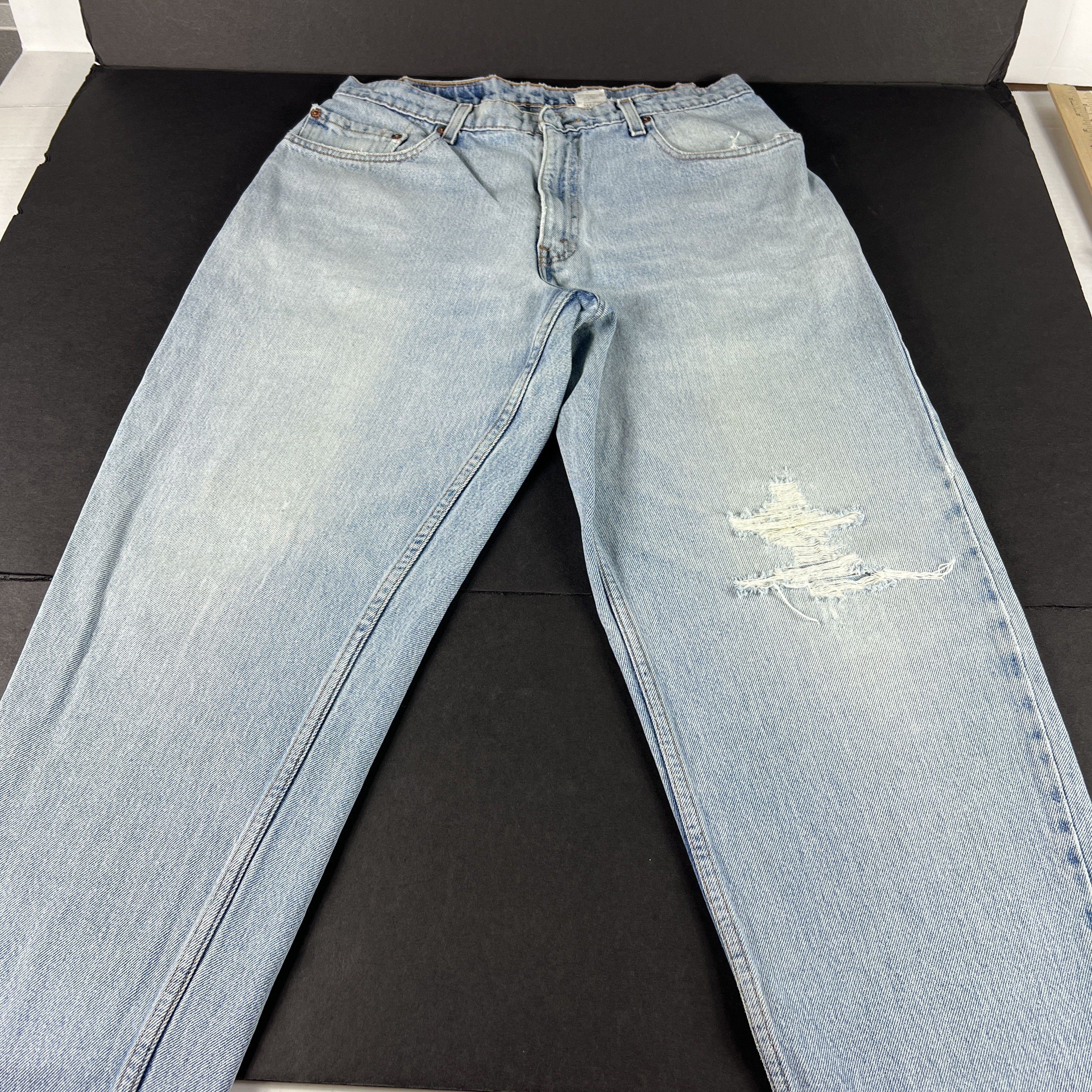 Levi's × Vintage VTG 90s Levi's Jeans 560 Loose Tapered Blue Distressed Denim Size US 32 / EU 48 - 1 Thumbnail