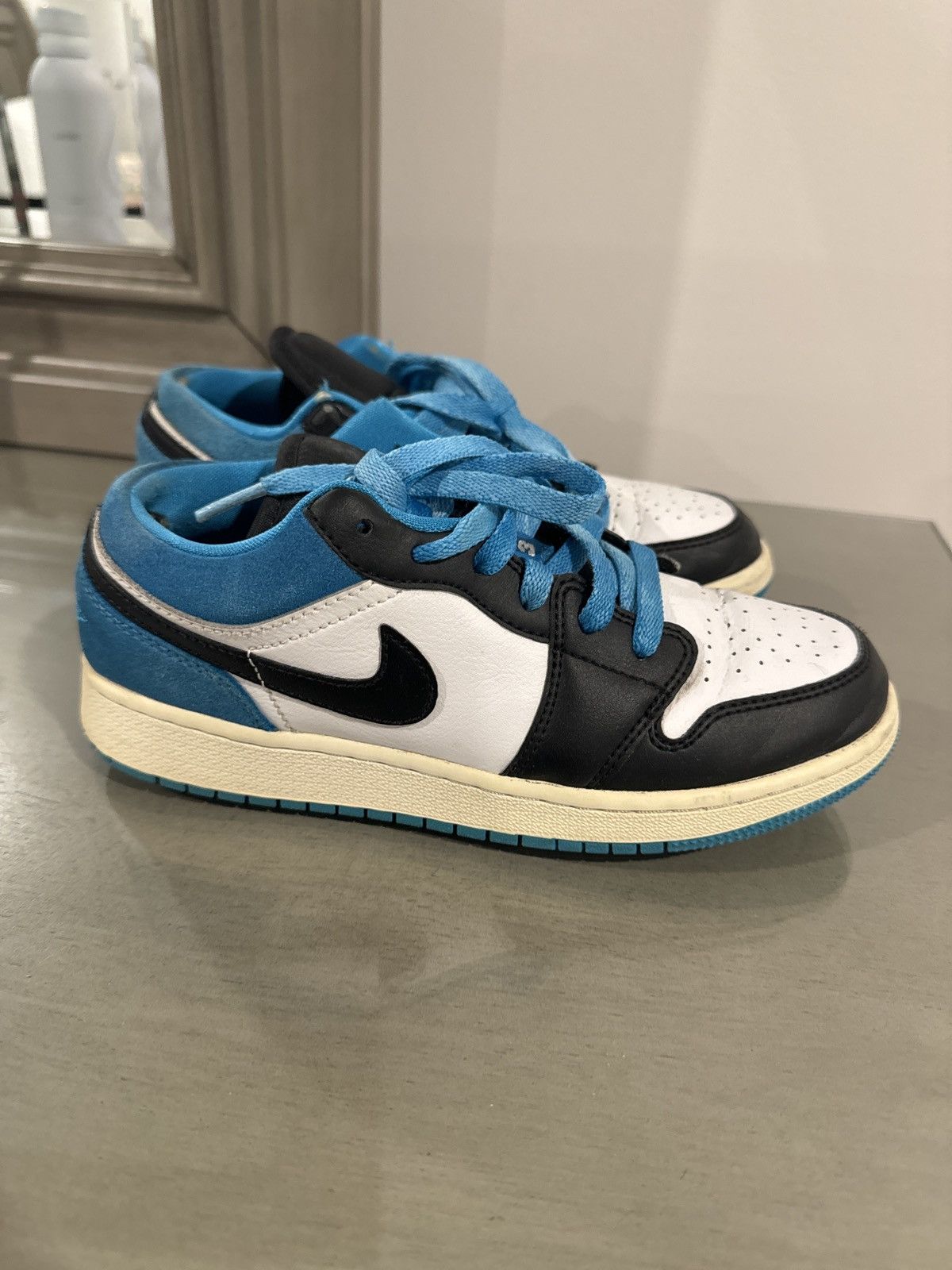 Nike Air Jordan 1 Retro Low OG ‘UNC’ Size US 5 / EU 37 - 3 Thumbnail