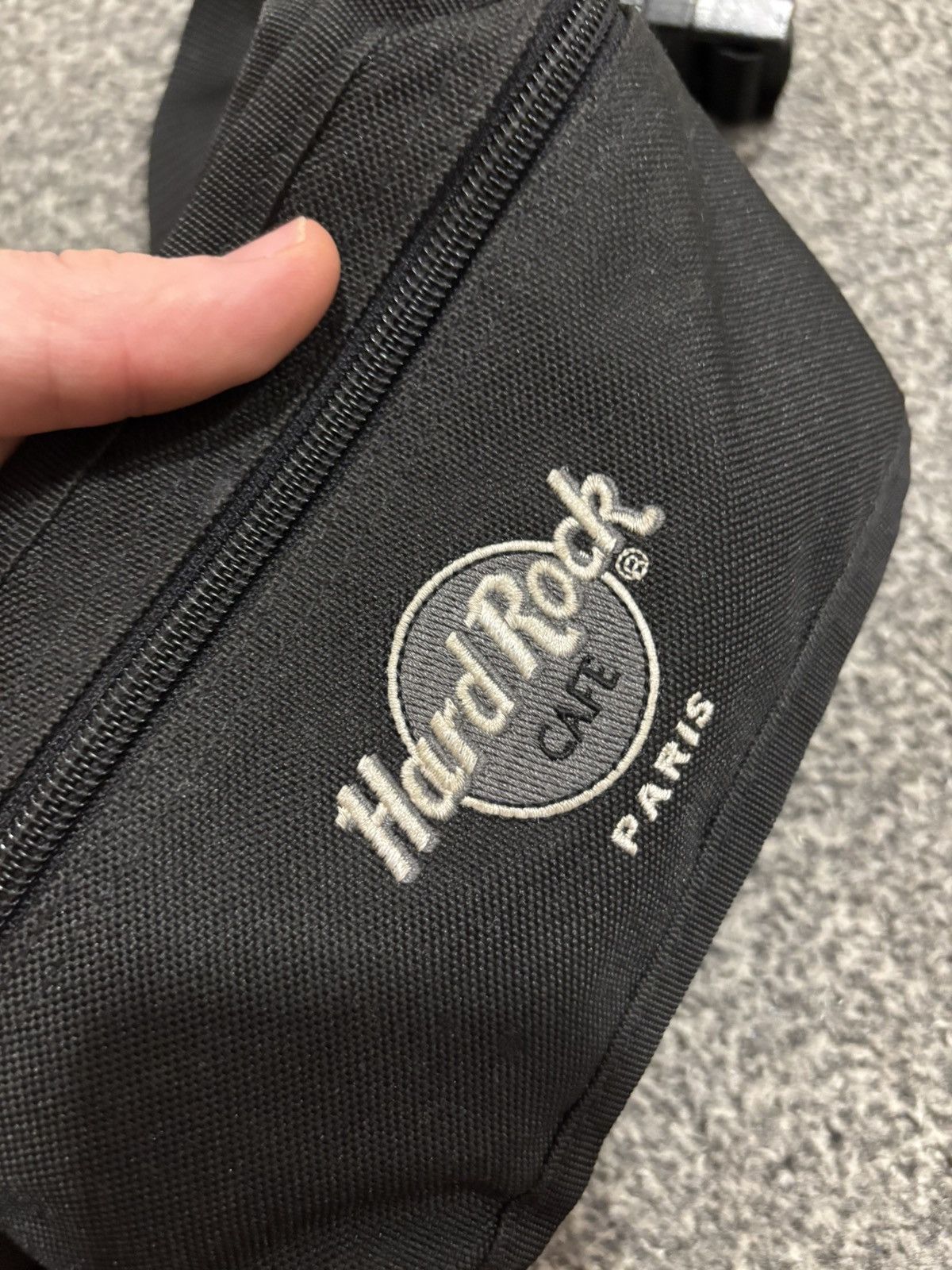 Hard Rock Cafe × Vintage Vintage Hard Rock Paris Waist Body Bag Size ONE SIZE - 3 Thumbnail
