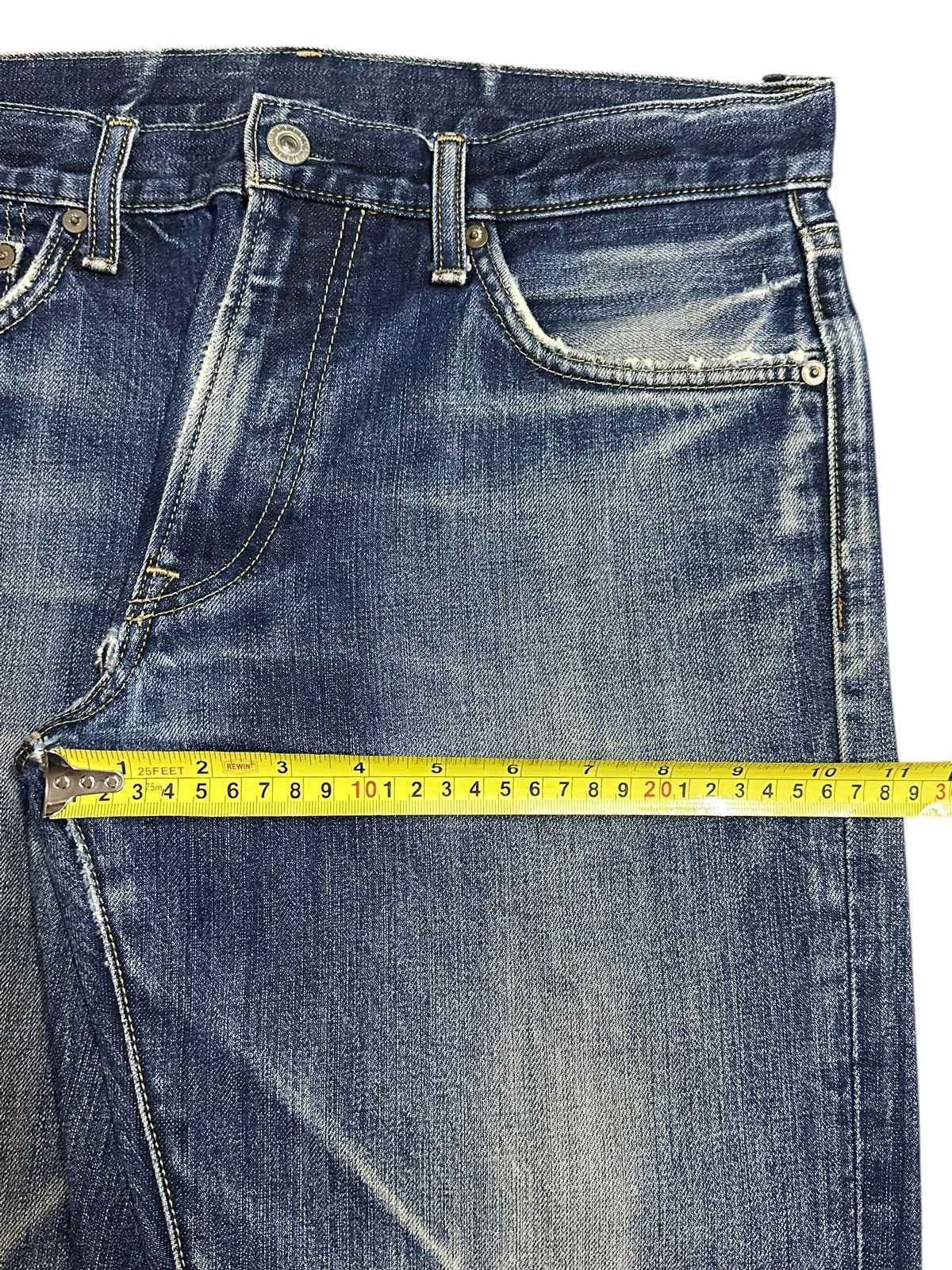 Uniqlo Vintage Japanese Uniqlo Blue Faded Wash Distress Loose Jeans Size US 32 / EU 48 - 14 Thumbnail