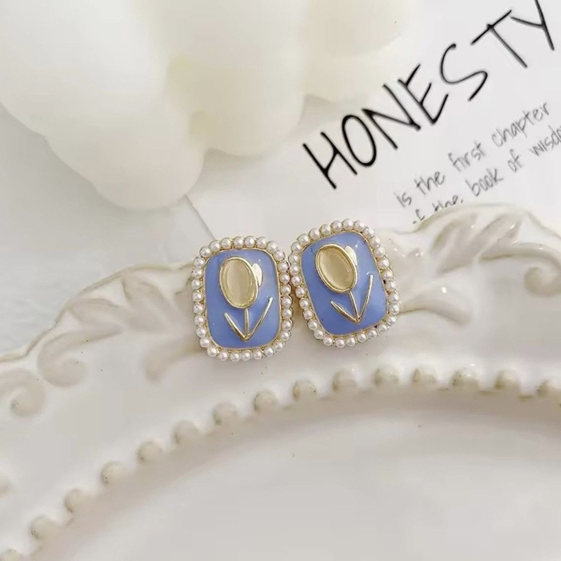 Other 2 Vintage Korean-Style Flower & Classic Faux Pearl Earrings Size ONE SIZE - 6 Thumbnail