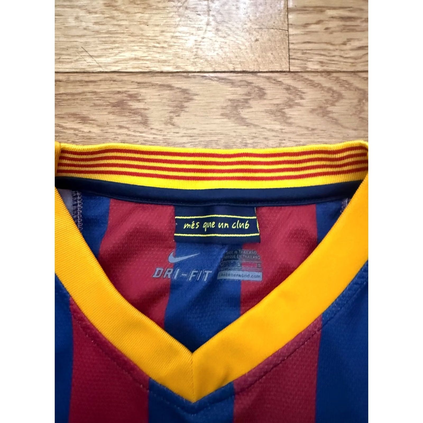 Nike Nike FC Barcelona Messi Jersey Striped Short Sleeve Red Blue sz S Mens Size US S / EU 44-46 / 1 - 7 Thumbnail