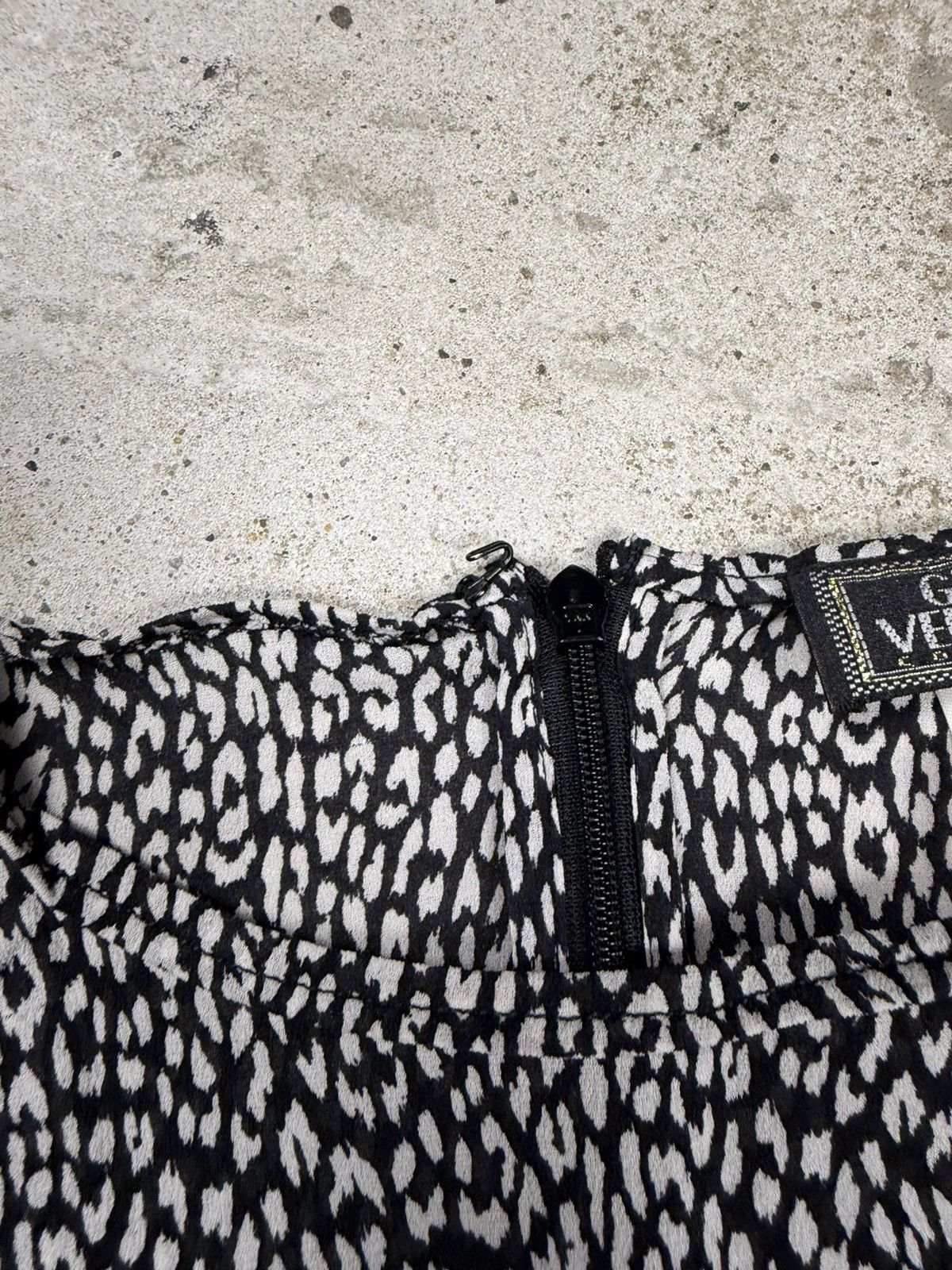Versace Vintage 90s Gianni Versace Couture Silk Animal Print Top Size S / US 4 / IT 40 - 7 Thumbnail