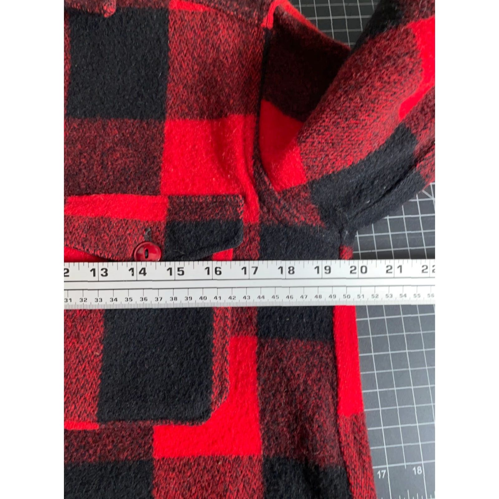 Vintage VINTAGE Woolrich Wool Shirt Jacket Mens 15 Small Red Black Buffalo Plaid Plaid Heavyweight Button-Up Wool Flannel 60s 70s Hipster Retro Size US S / EU 44-46 / 1 - 5 Thumbnail