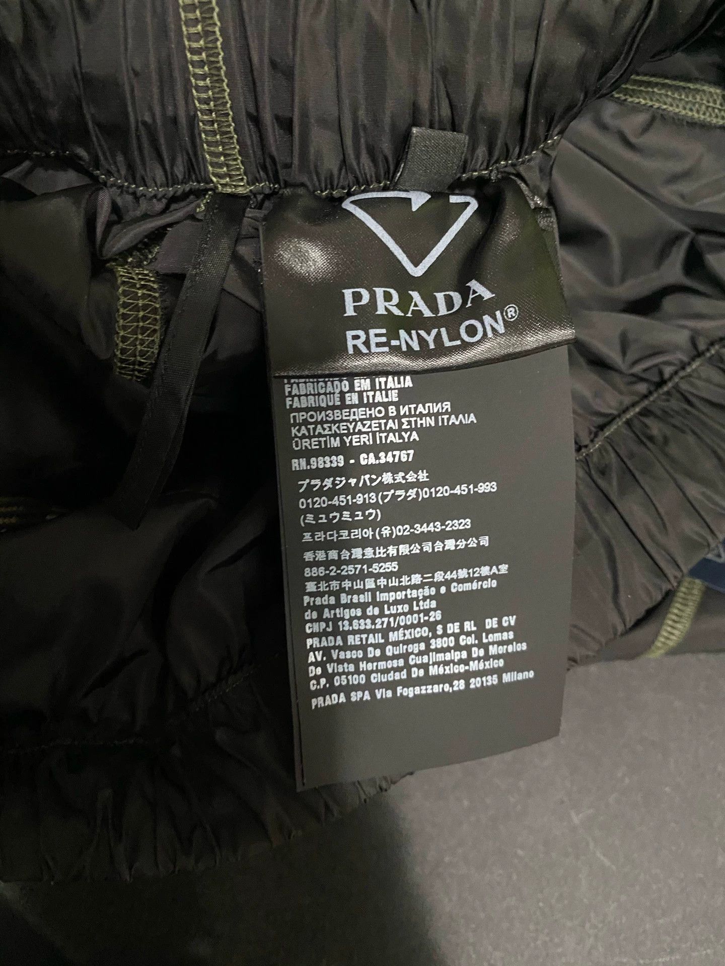Prada Prada Triangle Logo Short 38 Size 27" / US 4 / IT 40 - 7 Thumbnail