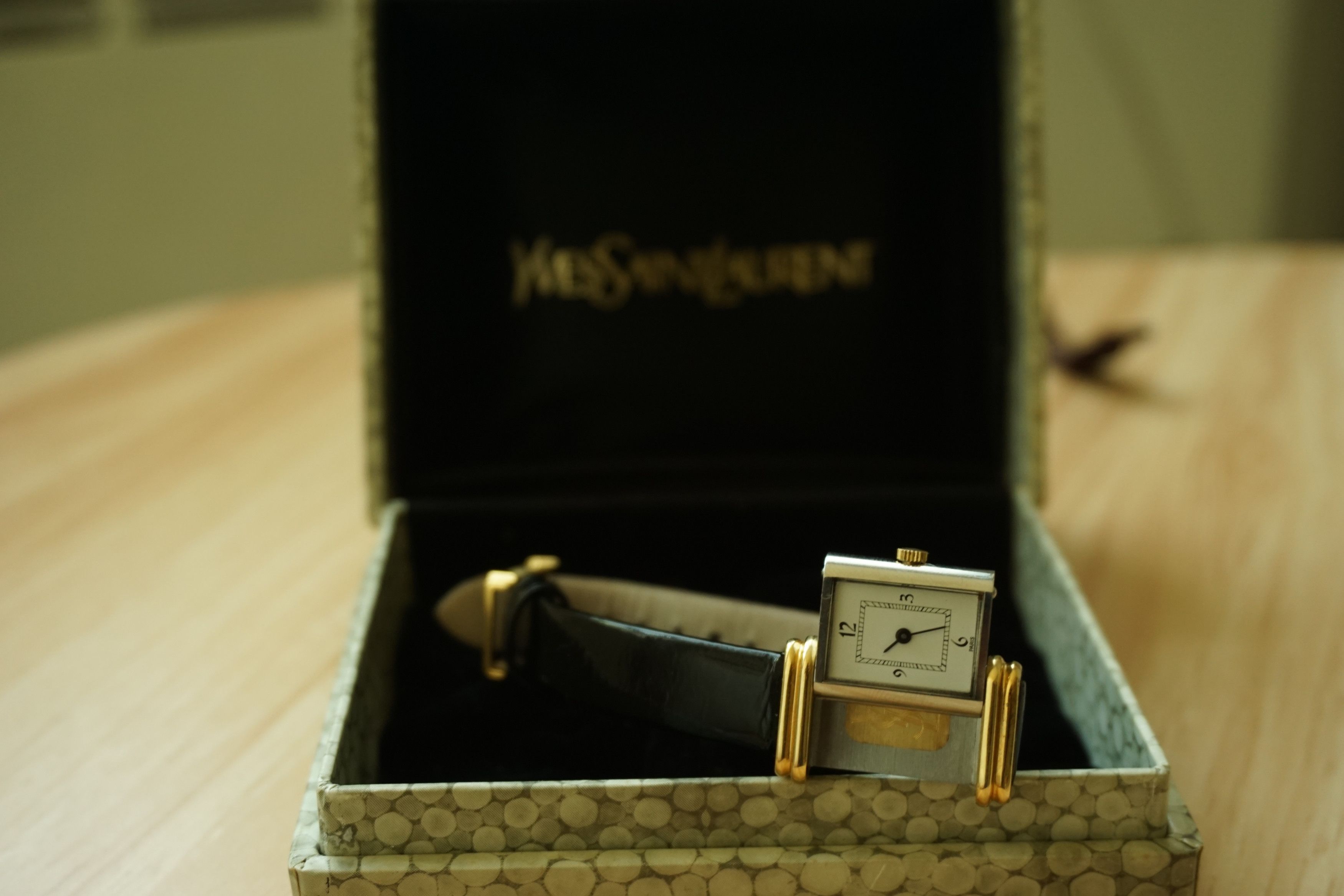 Yves Saint Laurent Tank Reverso / 18k / Unisex ‘Reverso’ 18k Gold Size ONE SIZE - 3 Thumbnail