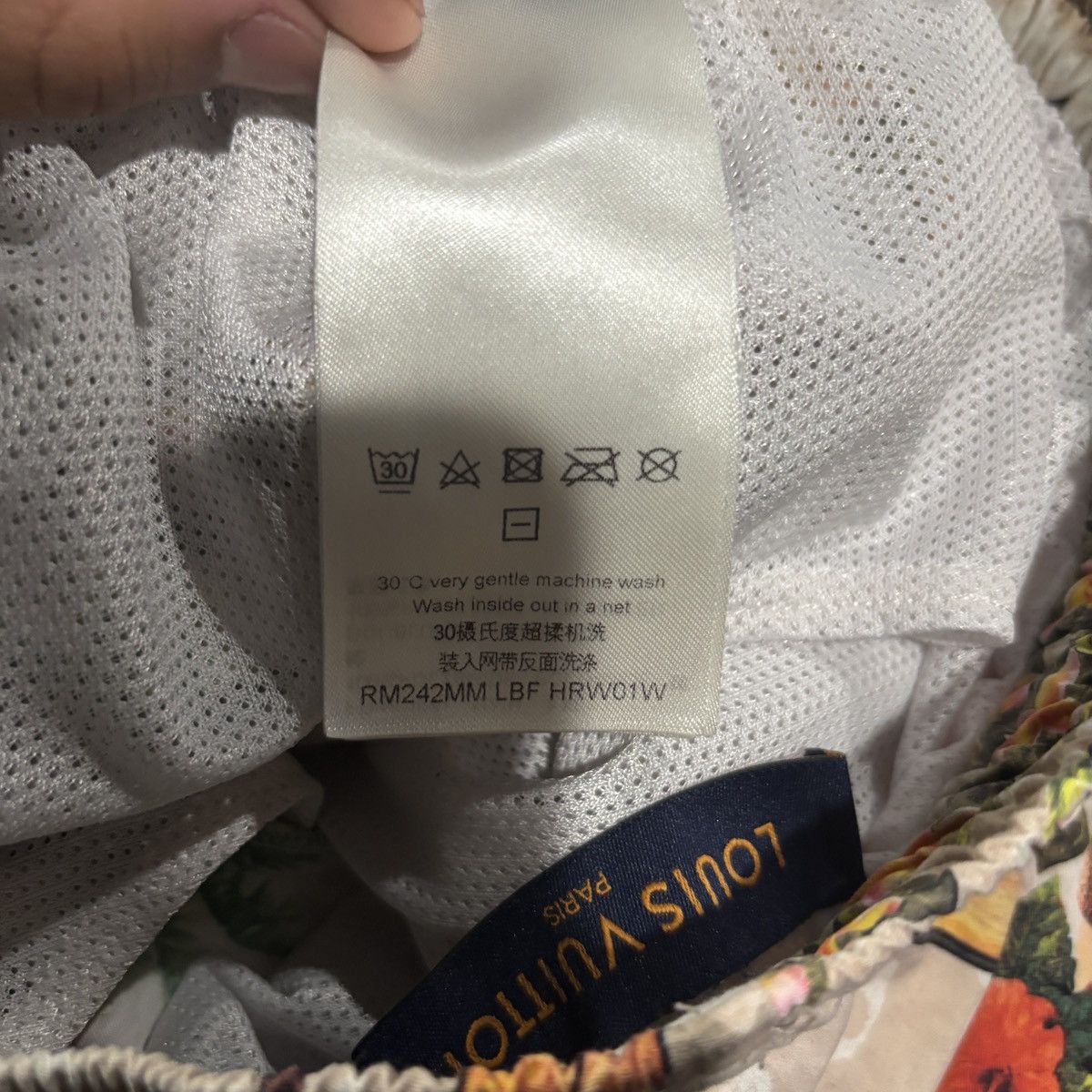 Louis Vuitton VERY RARE LOUIS VUITTON SAND BEACH PRINT SWIMSHORTS Size US 30 / EU 46 - 8 Thumbnail