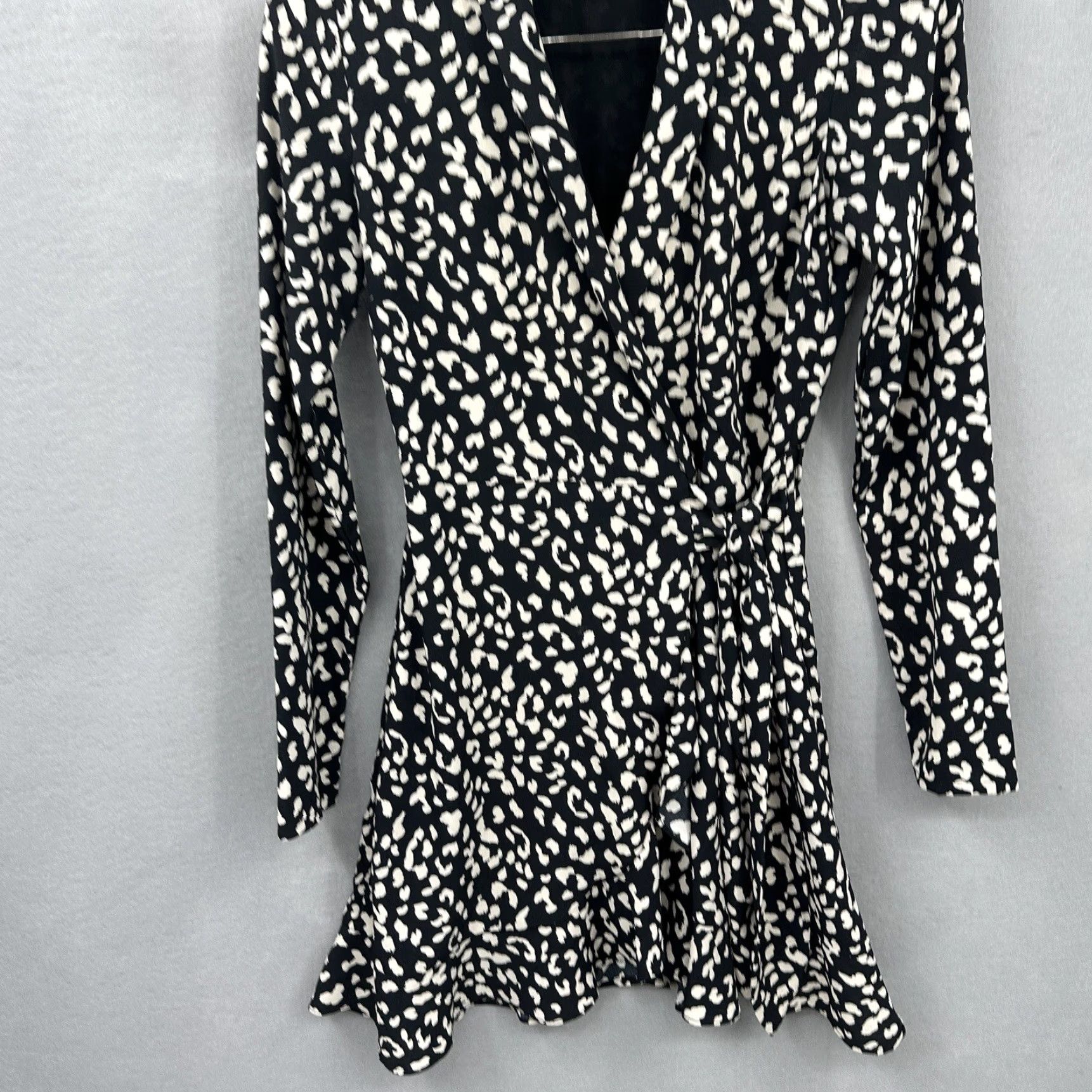Vintage Bardot Womens XS Black Mini Dress Wrap Animal Print Ruffle V-Neck Casual Sleeve Short Dress Preppy Modern Capsule Vintage: No (remove? vintage No) Size XS / US 0-2 / IT 36-38 - 3 Thumbnail