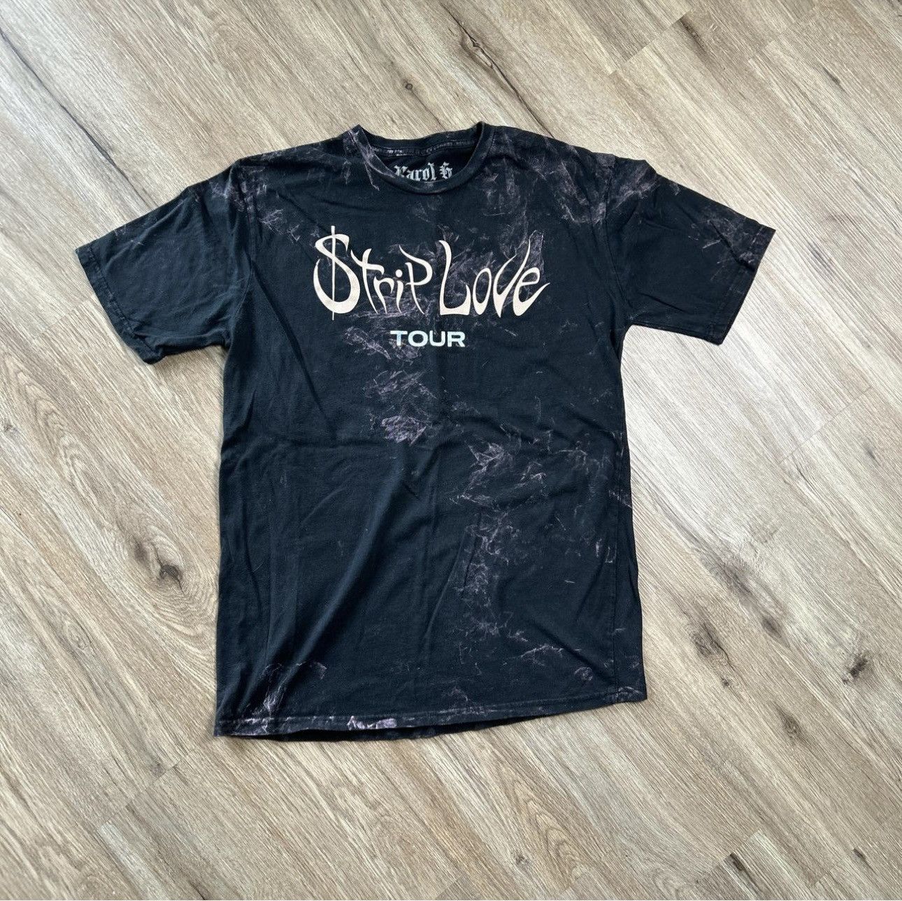 Vintage Karol G Strip Love Tour Shirt Size L / US 10 / IT 46 - 1 Thumbnail