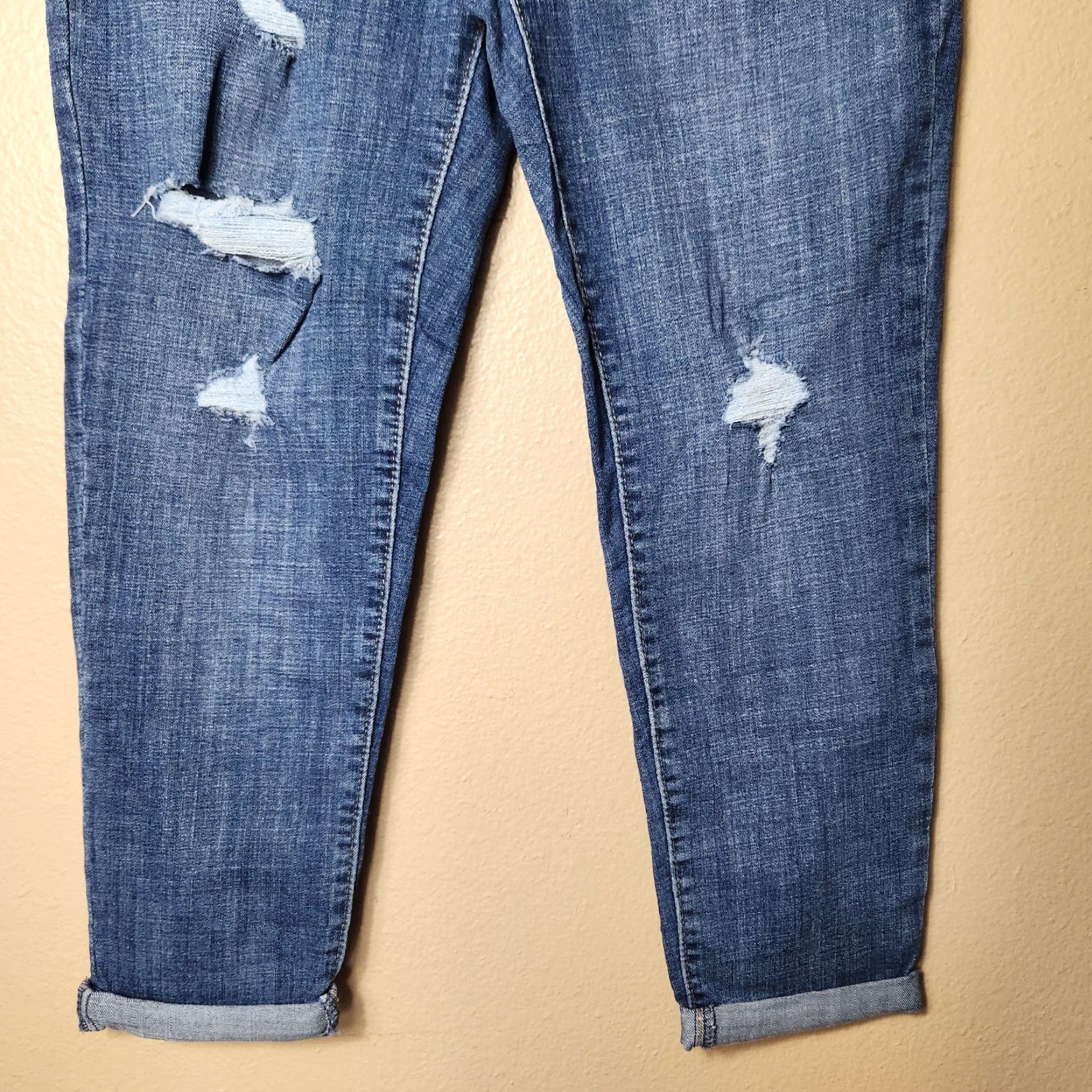 Levi's VINTAGE Levis Womens Boyfriend Hypersoft Lightly Distressed Cuffed Jeans Sz 28x27 NWT Size 28" / US 6 / IT 42 - 2 Thumbnail