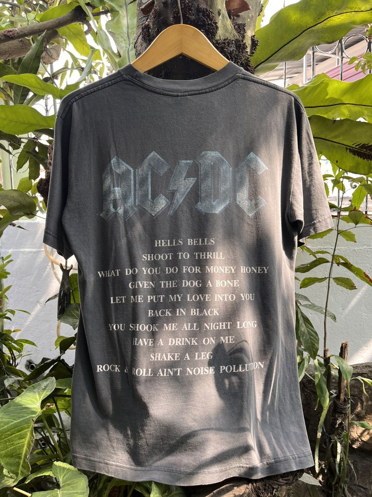 Band Tees Vintage ACDC Back in Black Tour 1996 Tshirt Size US M / EU 48-50 / 2 - 6 Thumbnail