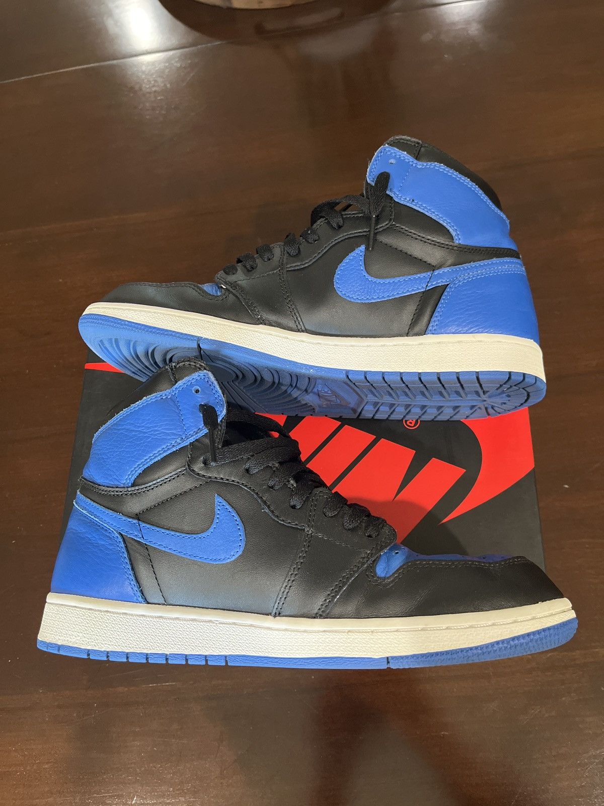 Jordan Brand × Nike Nike Air Jordan Retro 1 High OG Royal 2017 Size US 9.5 / EU 42-43 - 2 Thumbnail