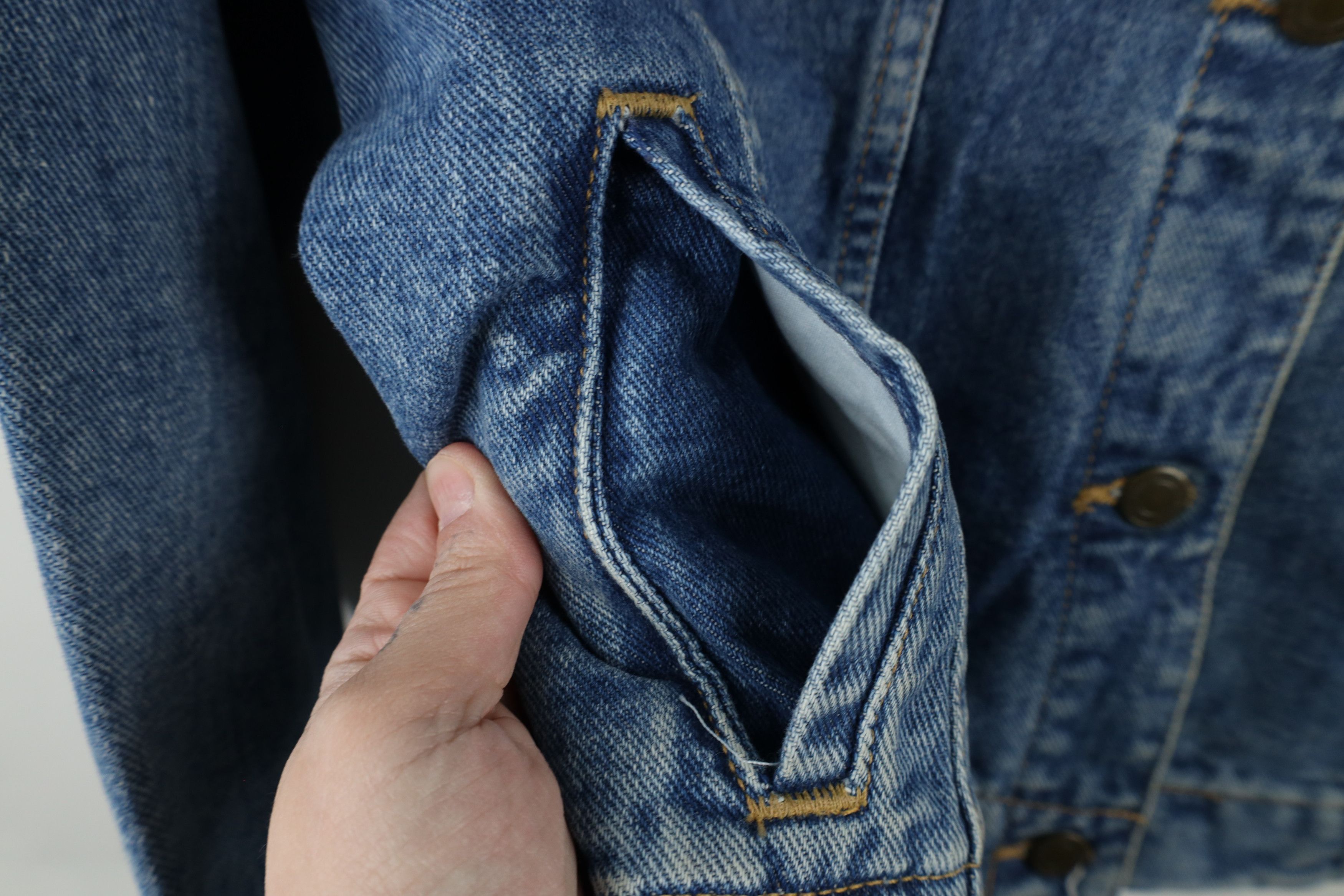 Vintage Vintage 90s Streetwear Distressed Denim Jean Trucker Jacket Size L / US 10 / IT 46 - 6 Thumbnail