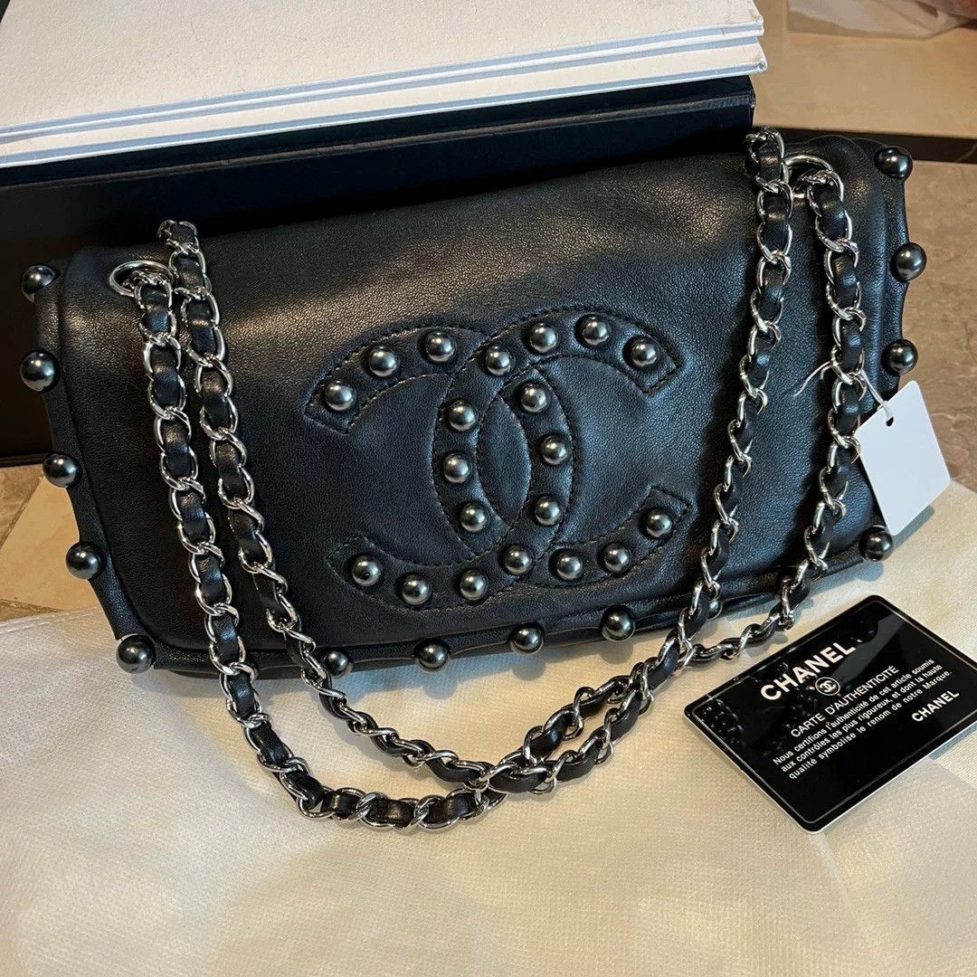 Chanel Pre-loved Bag Very good condition Size ONE SIZE - 1 Thumbnail