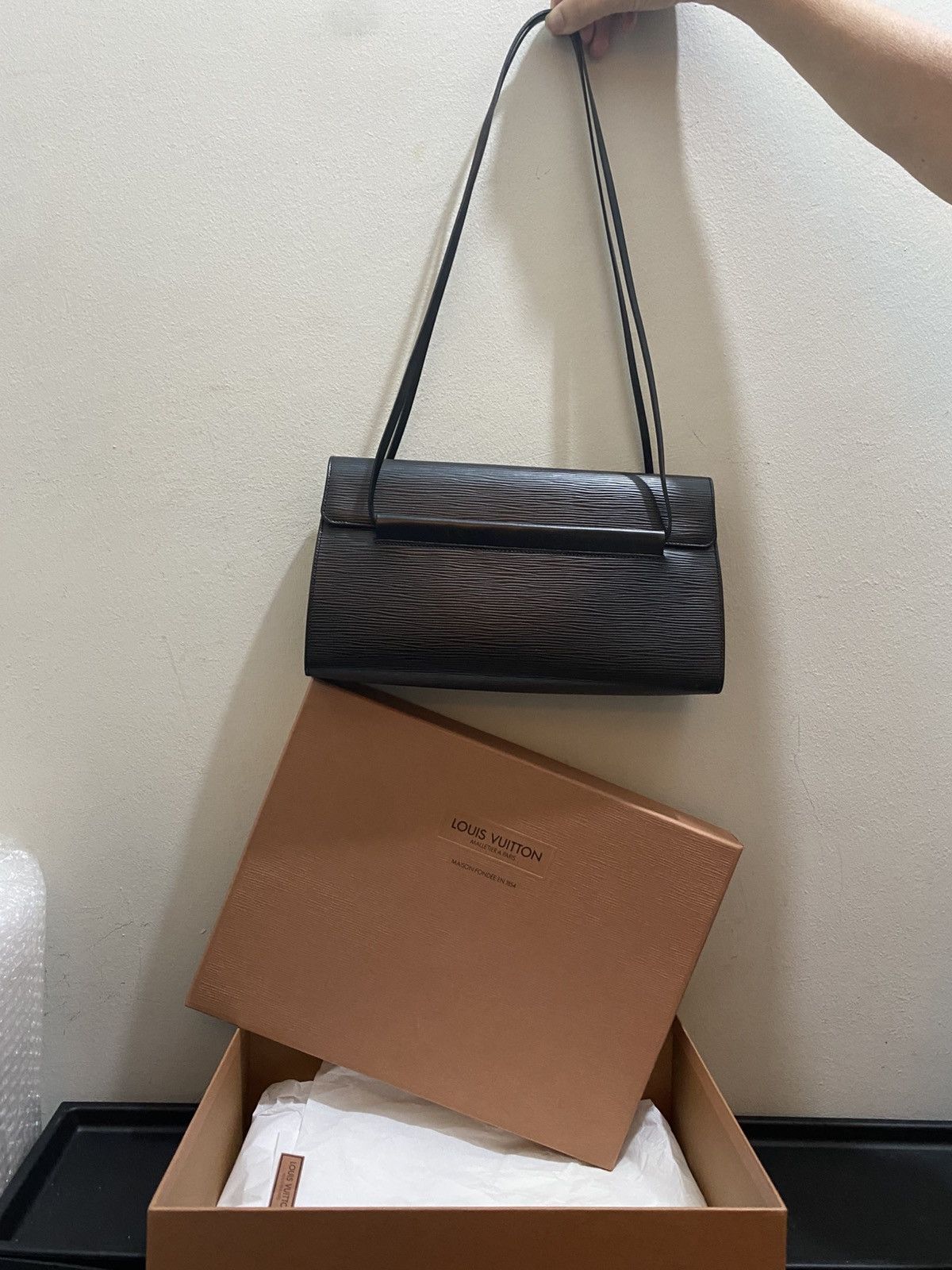 Louis Vuitton LOUIS VUITTON BLACK LEATHER HANDBAG Size ONE SIZE - 3 Thumbnail