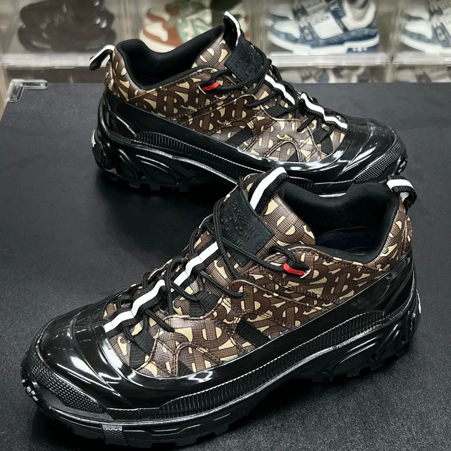 Burberry Burberry Sneakers Low Top High Top Size US 10 / EU 43 - 1 Thumbnail