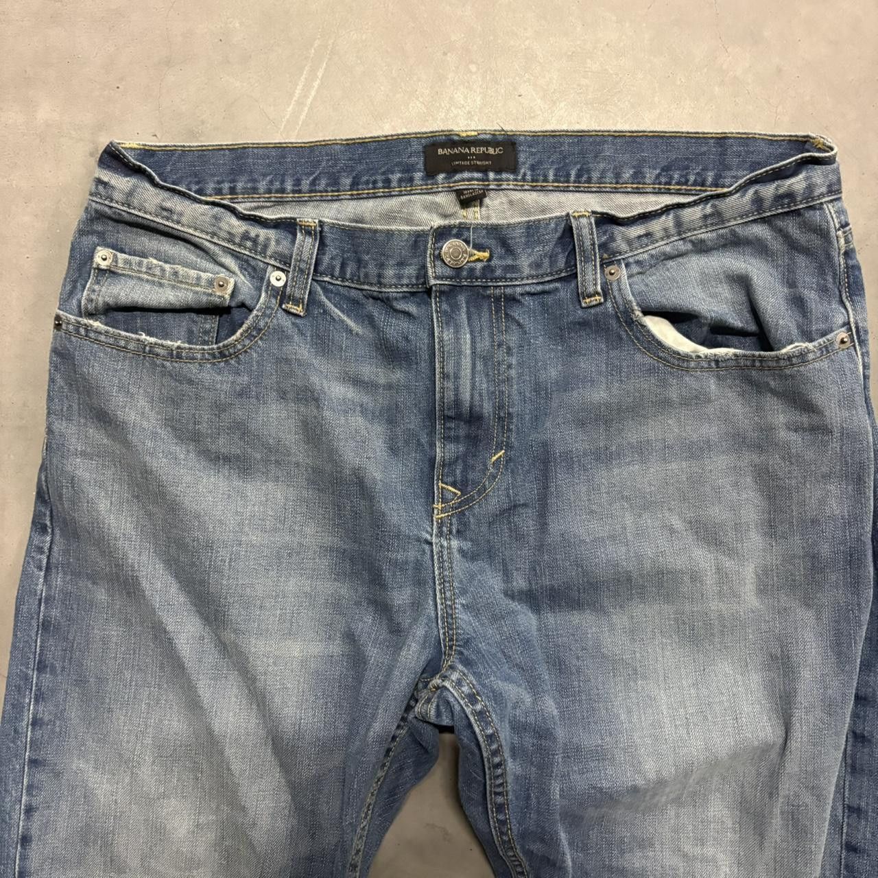 Banana Republic Crazy Vintage Y2K/2000s Straight Fit Banana Republic Medium Wash Denim Jeans! Size US 35 - 4 Thumbnail