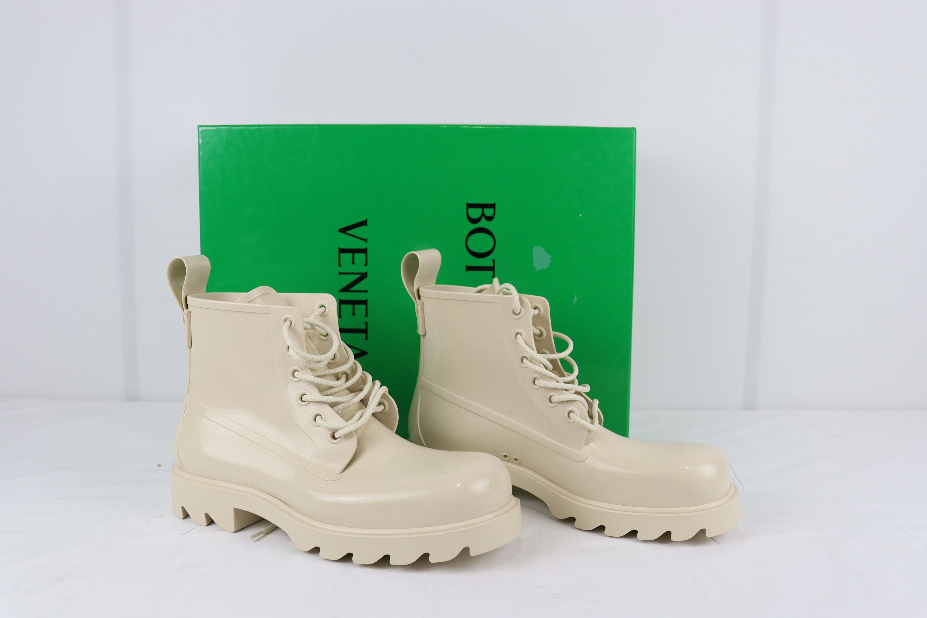 image of Bottega Veneta O1Rshd10124 Shiny Rubber Stride Ankle Boot In Sea Salt, Men's (Size 9)